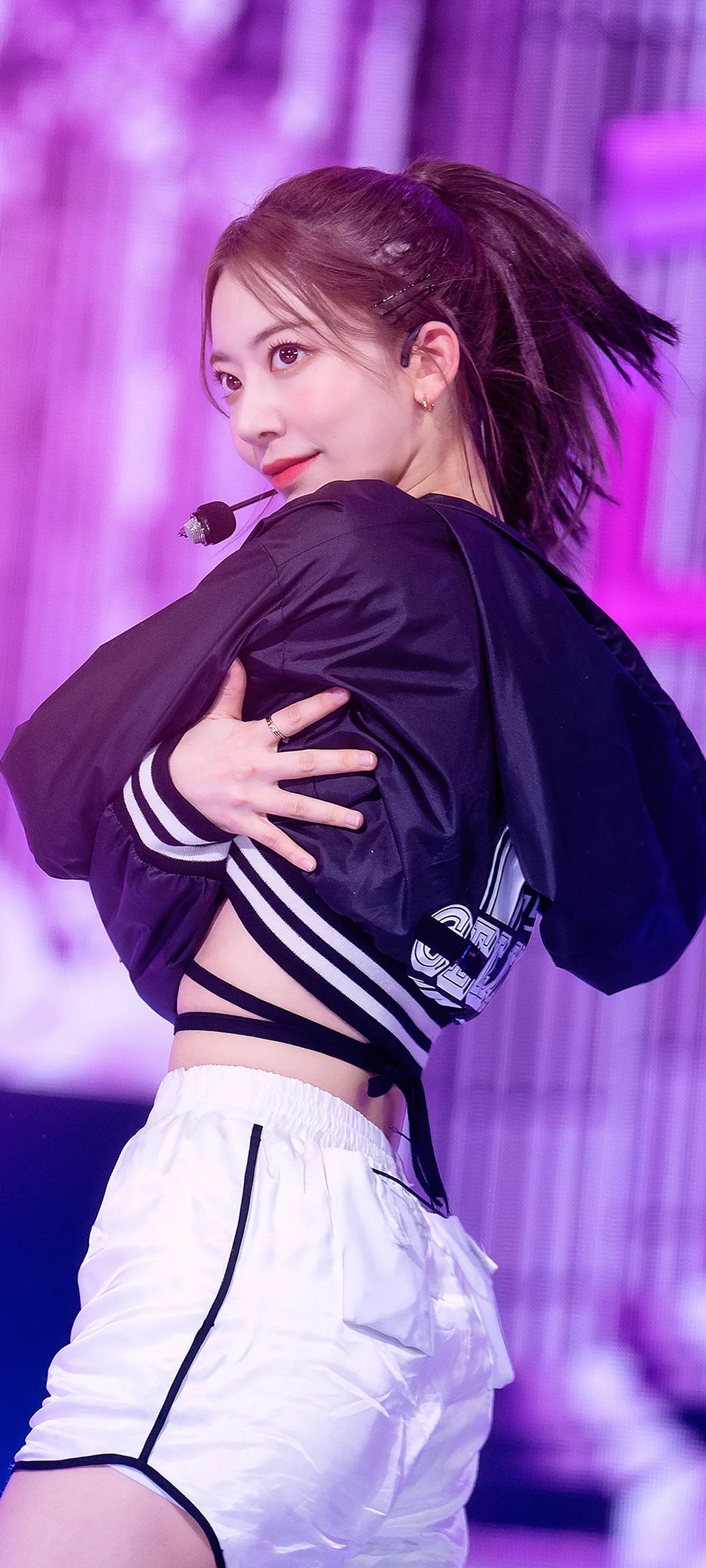 Fond d'écran de verrouillage mobile Sakura Miyawaki 4K HD télécharger — IZ*ONE, LE SSERAFIM