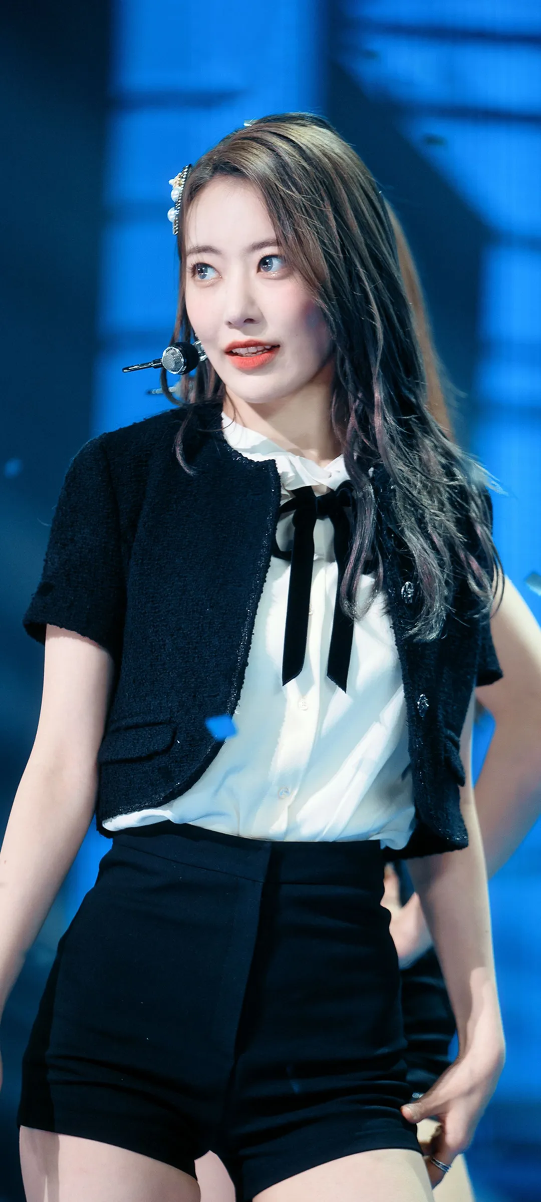 Fond d'écran de verrouillage mobile Sakura Miyawaki 4K HD télécharger — IZ*ONE, LE SSERAFIM