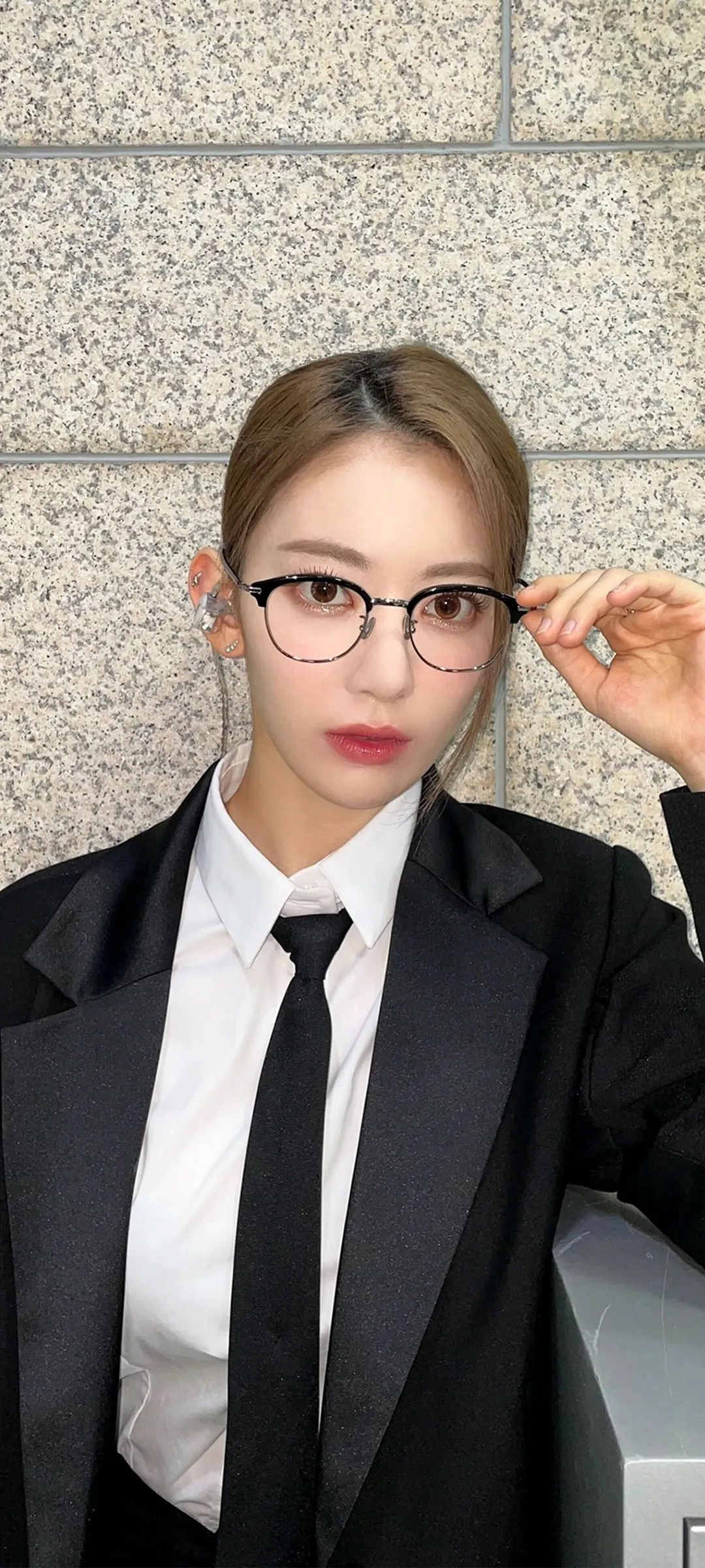 Fond d'écran de verrouillage mobile Sakura Miyawaki 4K HD télécharger — IZ*ONE, LE SSERAFIM