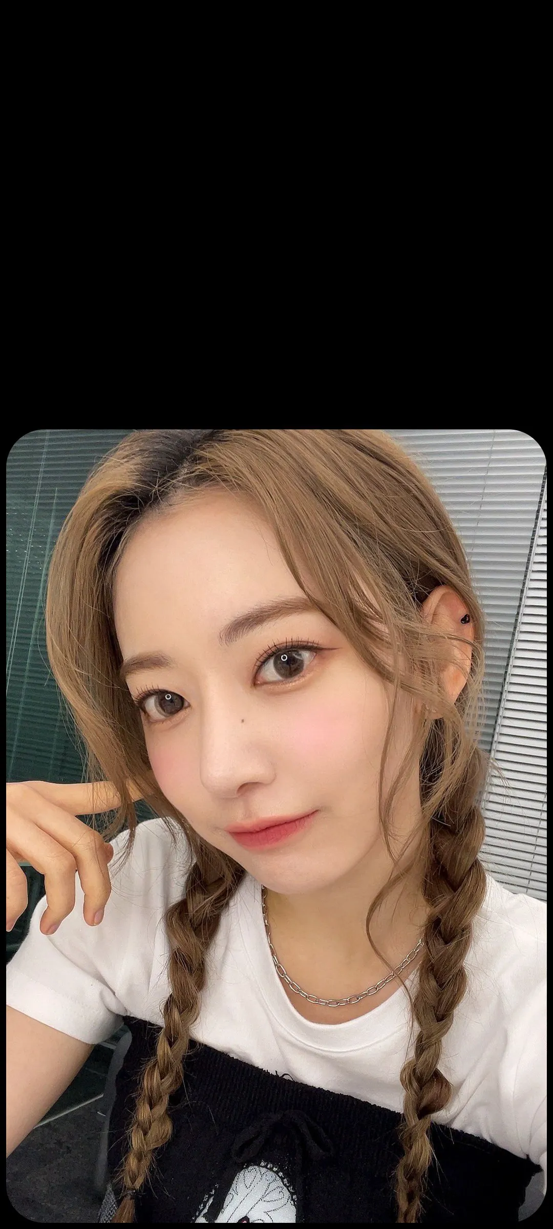 Fond d'écran de verrouillage mobile Sakura Miyawaki 4K HD télécharger — IZ*ONE, LE SSERAFIM