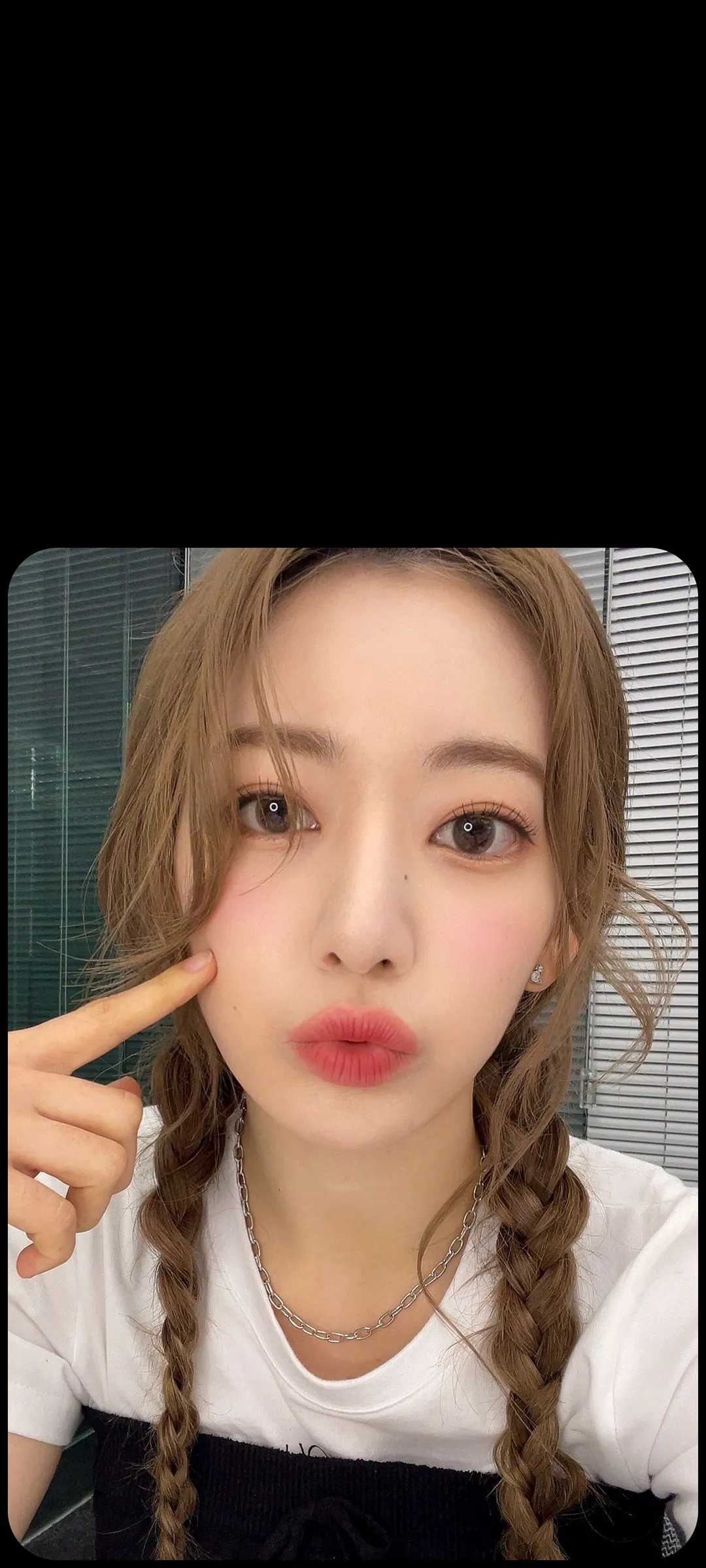 Fond d'écran de verrouillage mobile Sakura Miyawaki 4K HD télécharger — IZ*ONE, LE SSERAFIM