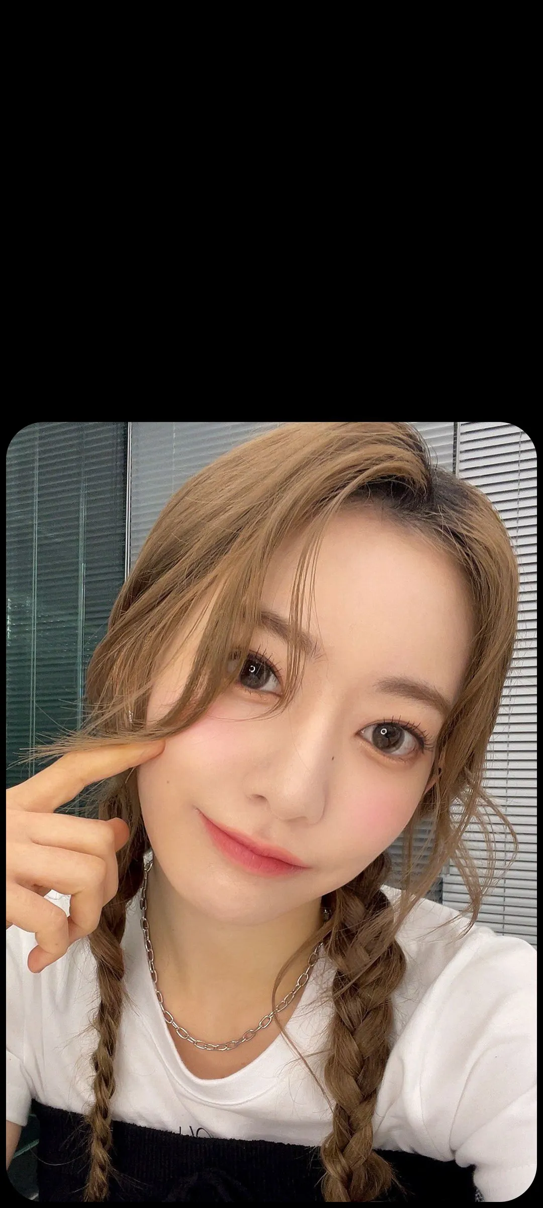 Fond d'écran de verrouillage mobile Sakura Miyawaki 4K HD télécharger — IZ*ONE, LE SSERAFIM