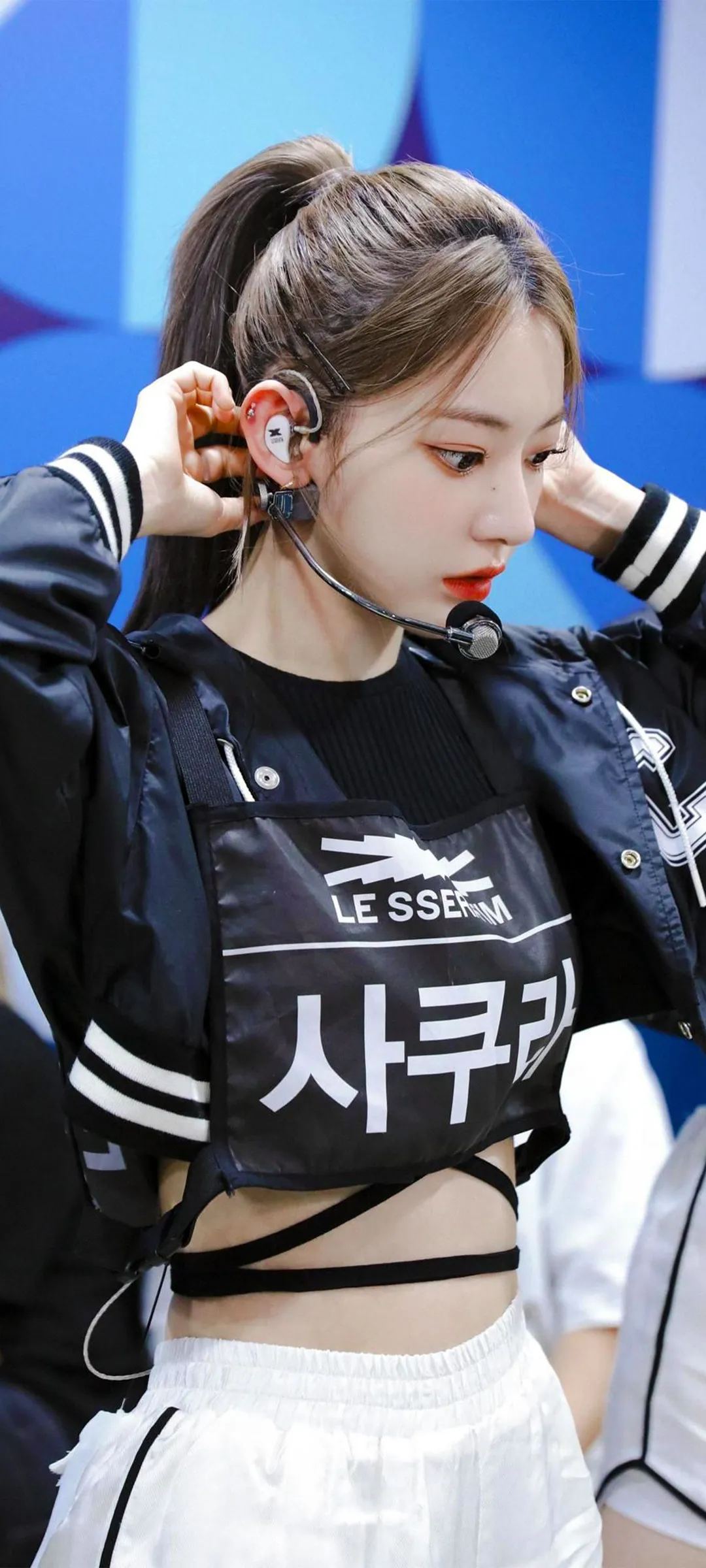 Fond d'écran de verrouillage mobile Sakura Miyawaki FEARLESS 4K HD télécharger — IZ*ONE, LE SSERAFIM