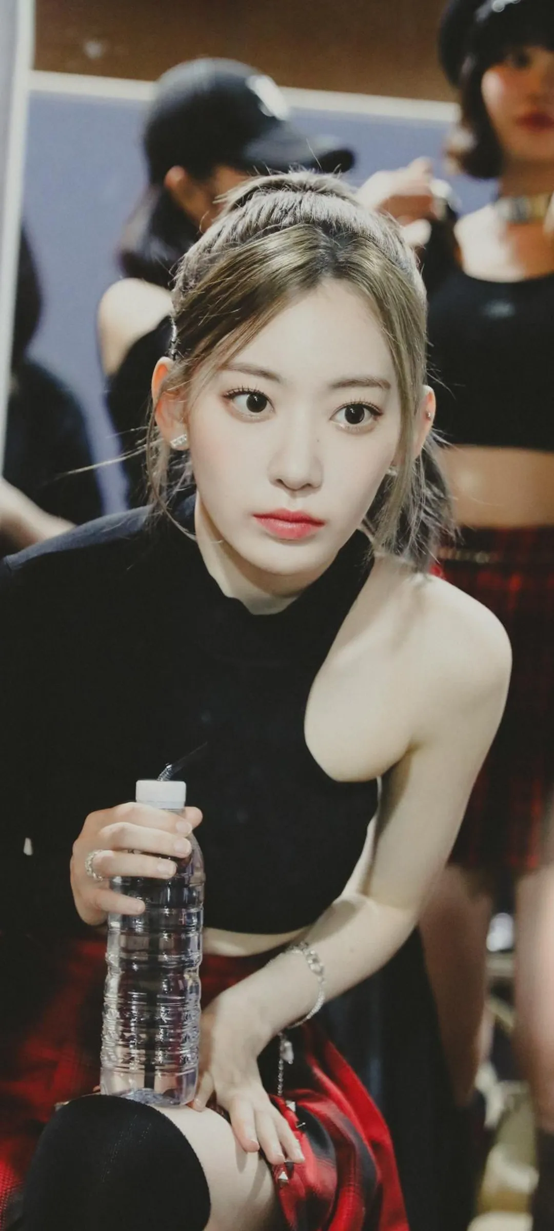 Fond d'écran de verrouillage mobile Sakura Miyawaki FEARLESS 4K HD télécharger — IZ*ONE, LE SSERAFIM