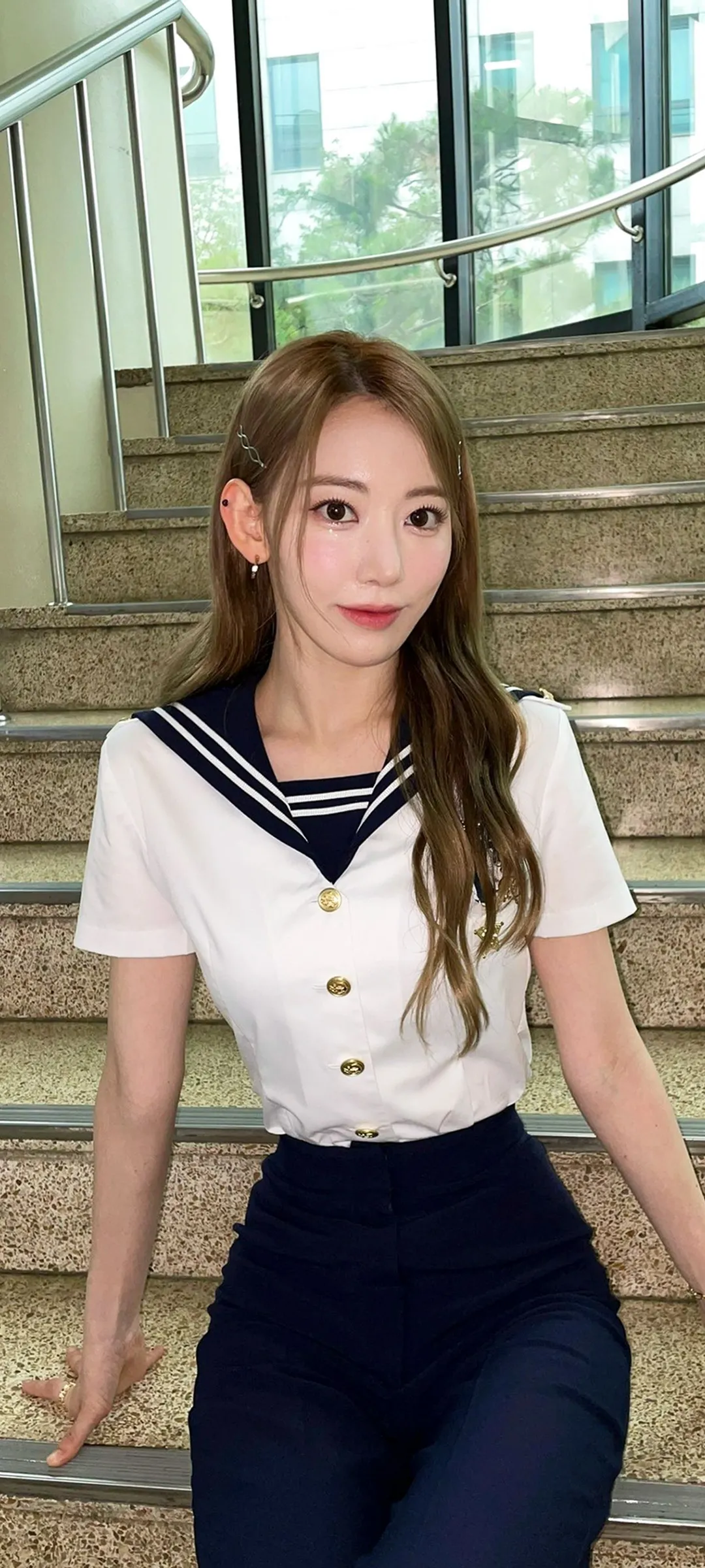 Fond d'écran de verrouillage mobile Sakura Miyawaki 4K HD télécharger — IZ*ONE, LE SSERAFIM
