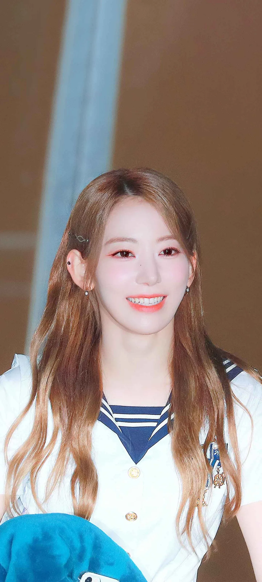 Fond d'écran de verrouillage mobile Sakura Miyawaki 4K HD télécharger — IZ*ONE, LE SSERAFIM