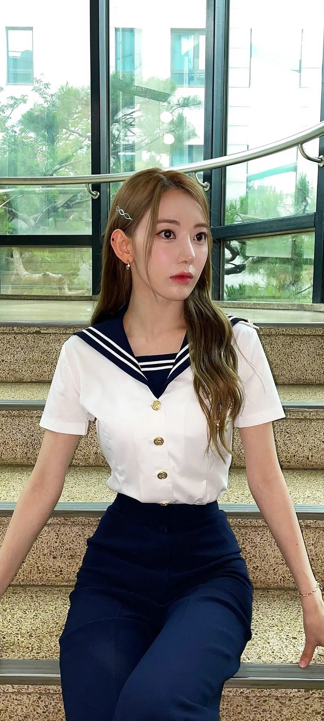 Fond d'écran de verrouillage mobile Sakura Miyawaki 4K HD télécharger — IZ*ONE, LE SSERAFIM