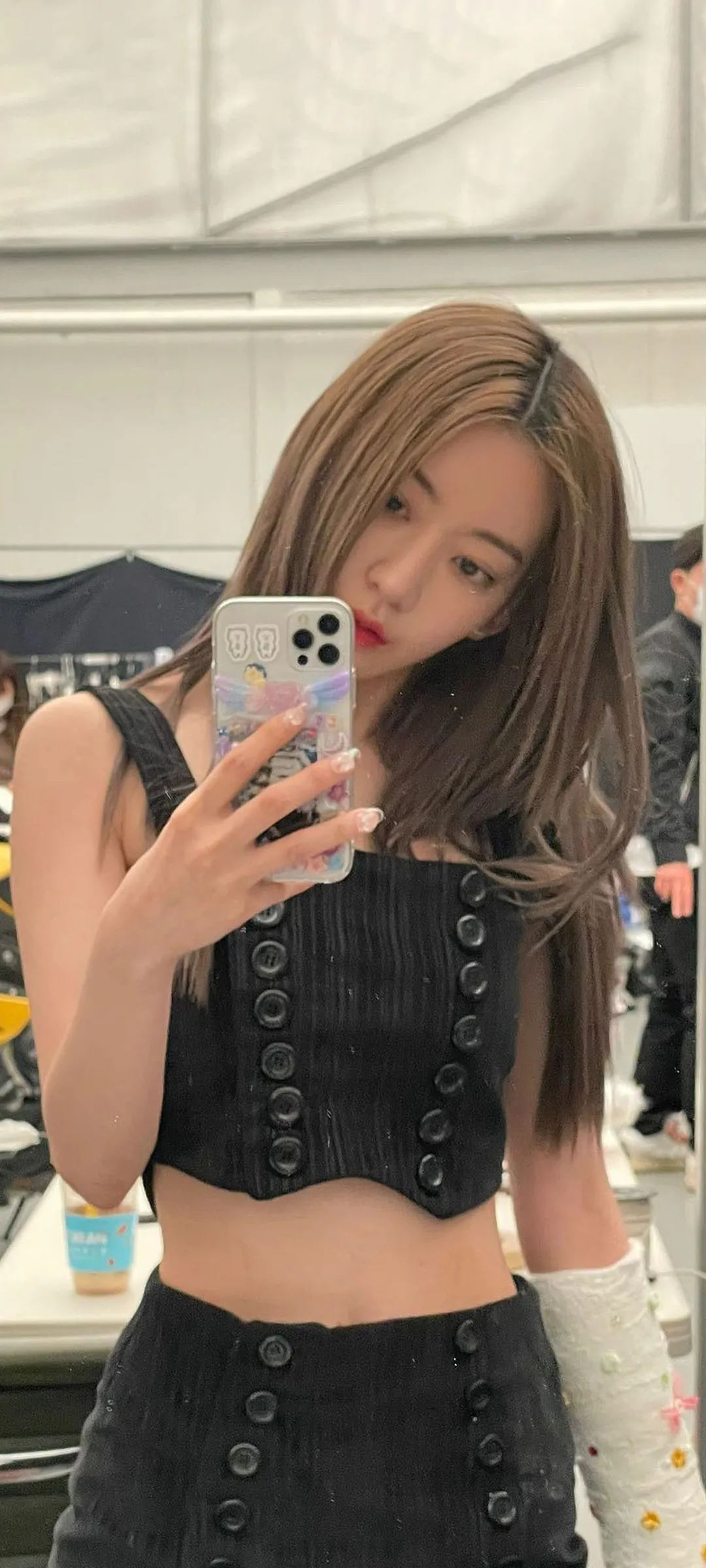 Fond d'écran de verrouillage mobile Sakura Miyawaki 4K HD télécharger — IZ*ONE, LE SSERAFIM
