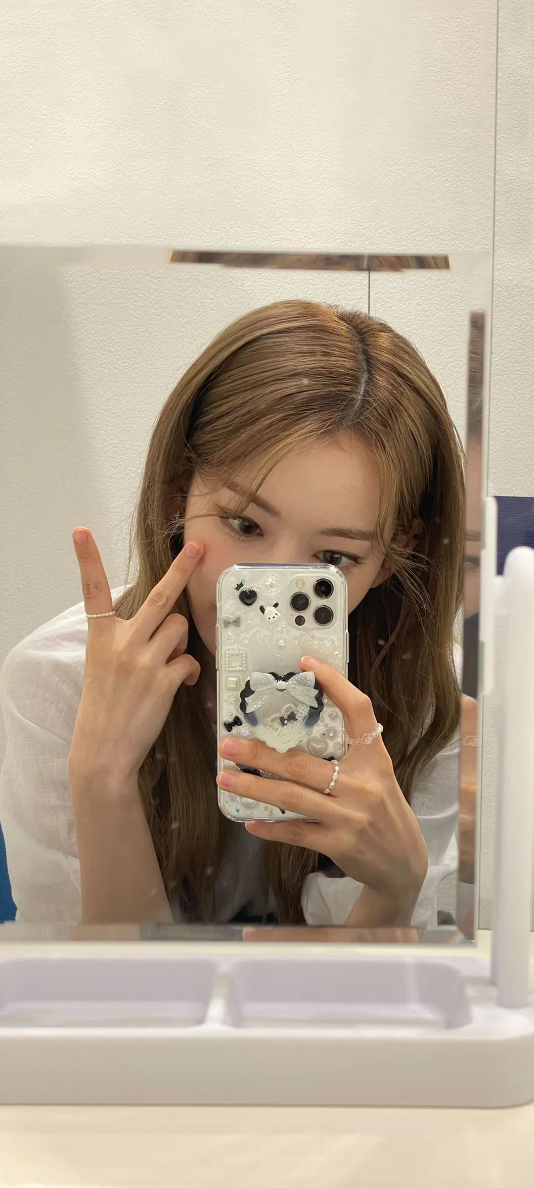 Fond d'écran de verrouillage mobile Sakura Miyawaki 4K HD télécharger — IZ*ONE, LE SSERAFIM