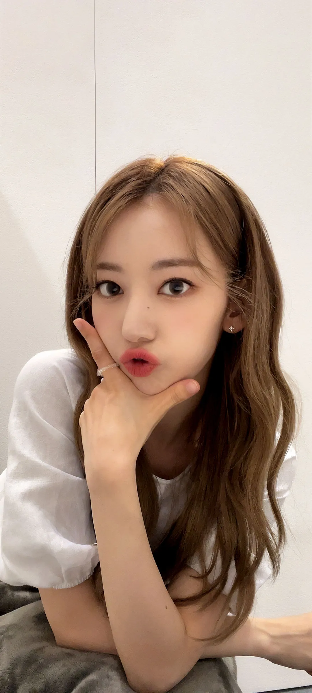 Fond d'écran de verrouillage mobile Sakura Miyawaki 4K HD télécharger — IZ*ONE, LE SSERAFIM