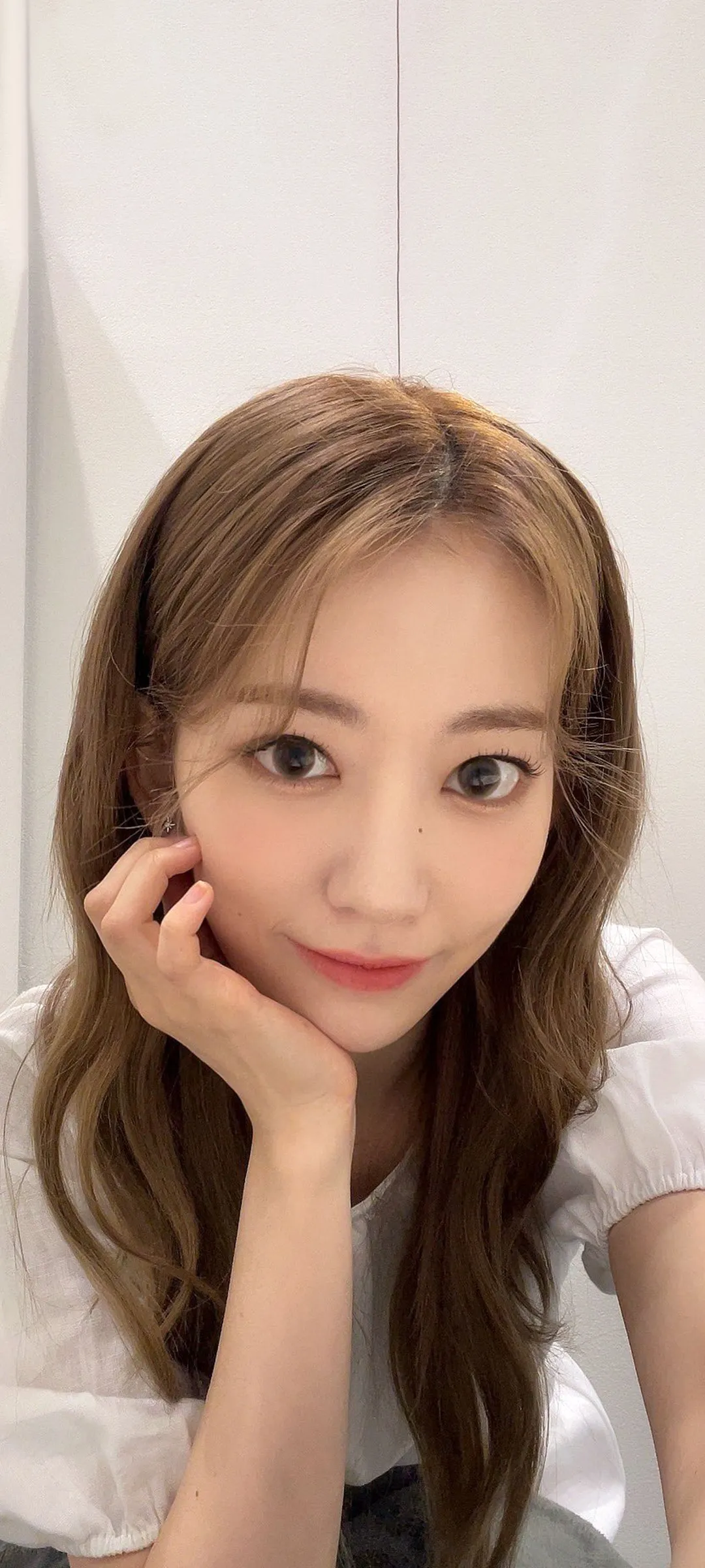 Fond d'écran de verrouillage mobile Sakura Miyawaki 4K HD télécharger — IZ*ONE, LE SSERAFIM
