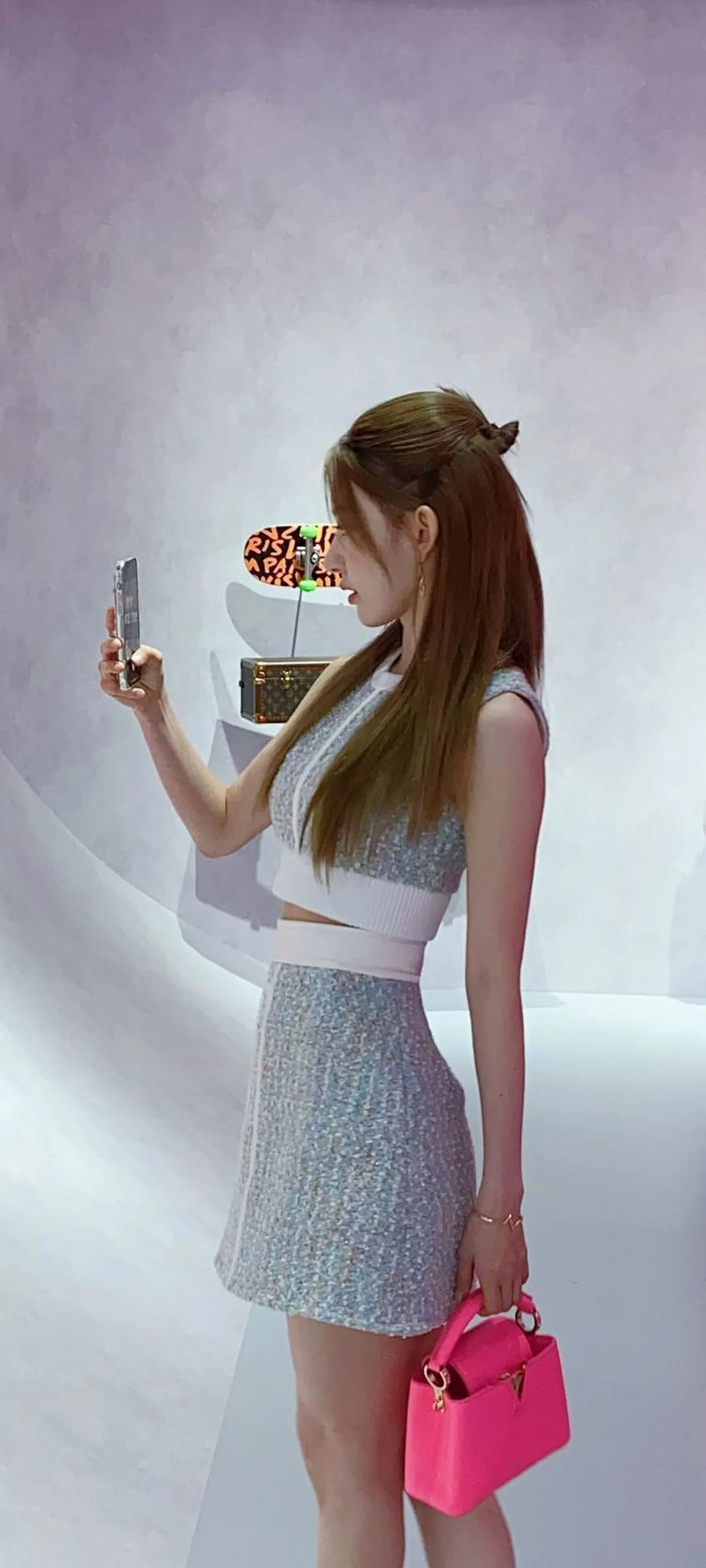 Fond d'écran de verrouillage mobile Sakura Miyawaki 4K HD télécharger — IZ*ONE, LE SSERAFIM