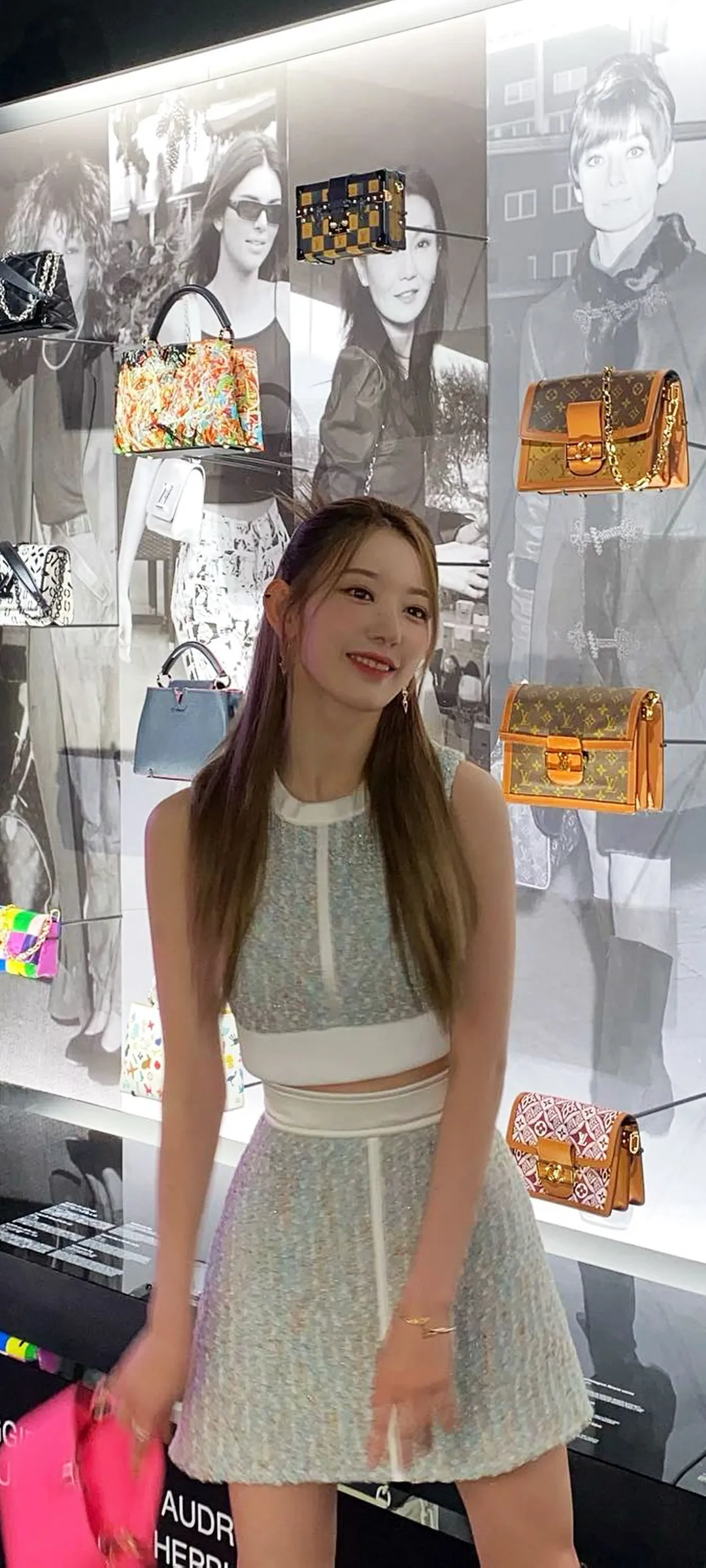 Fond d'écran de verrouillage mobile Sakura Miyawaki 4K HD télécharger — IZ*ONE, LE SSERAFIM