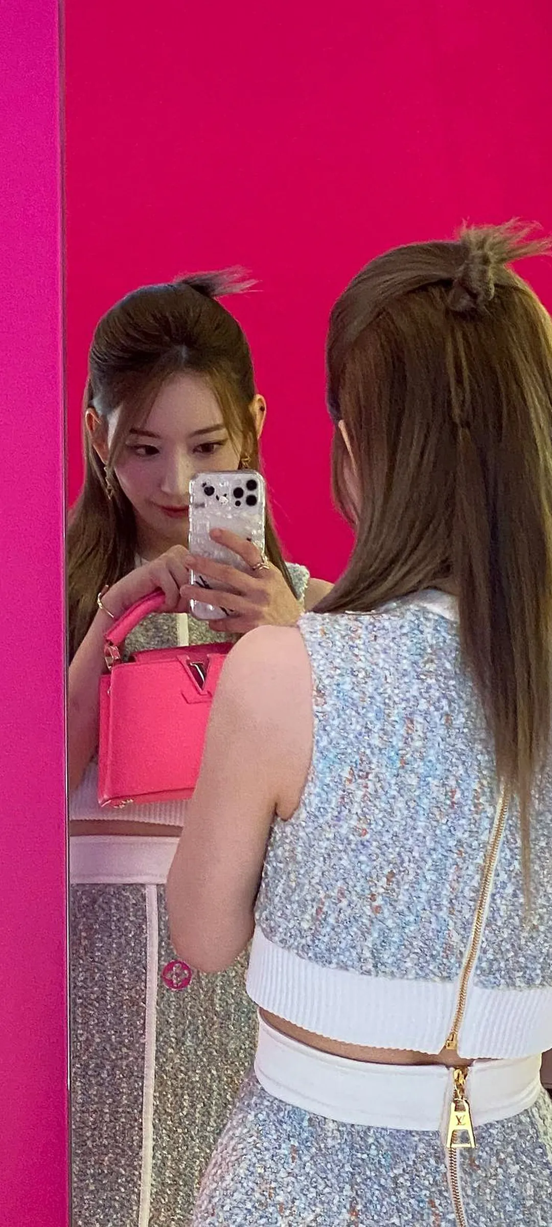 Fond d'écran de verrouillage mobile Sakura Miyawaki 4K HD télécharger — IZ*ONE, LE SSERAFIM
