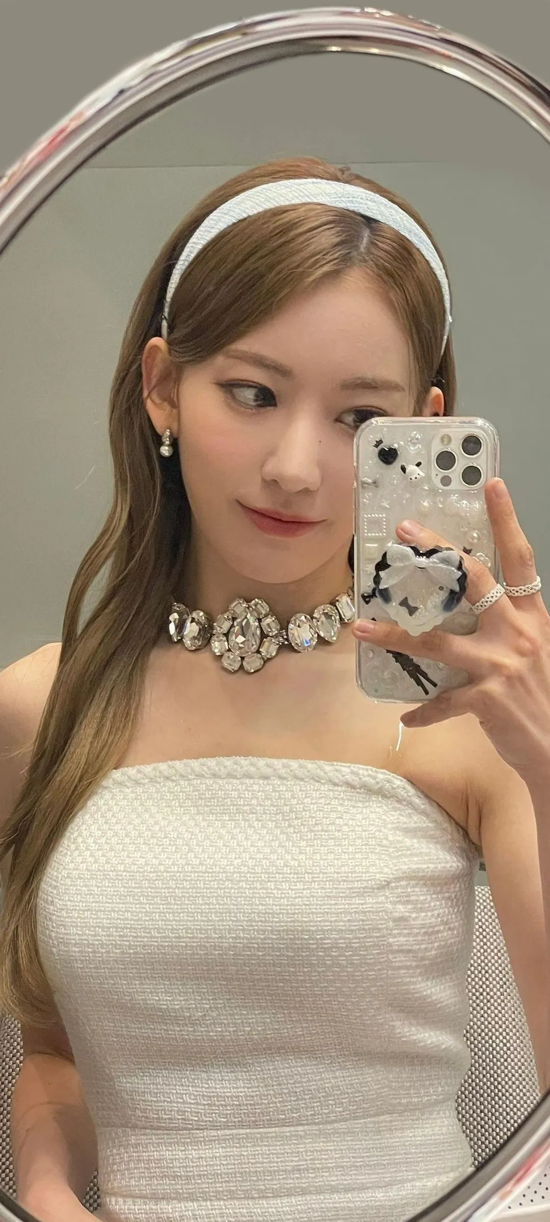 Fond d'écran de verrouillage mobile Sakura Miyawaki 4K HD télécharger — IZ*ONE, LE SSERAFIM