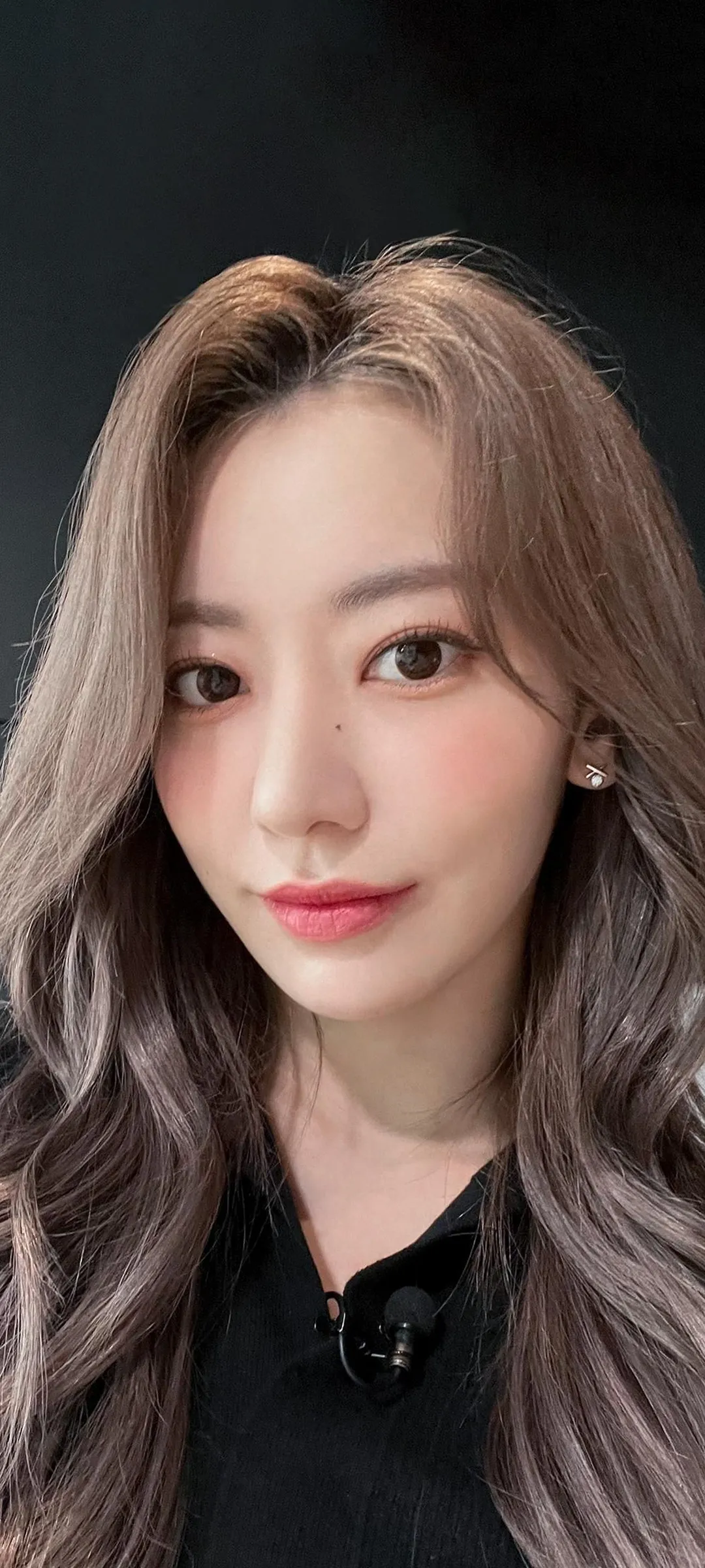 Fond d'écran de verrouillage mobile Sakura Miyawaki 4K HD télécharger — IZ*ONE, LE SSERAFIM