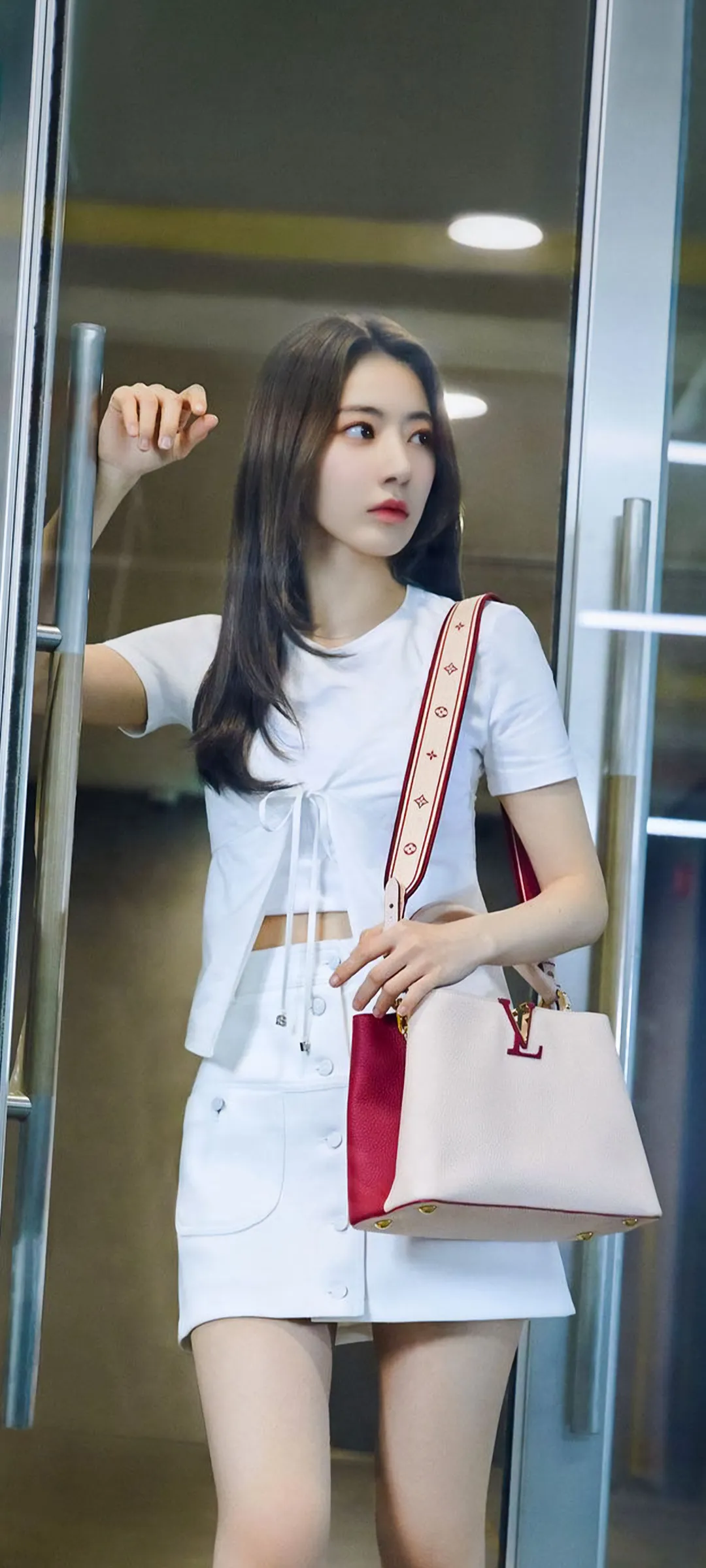 Fond d'écran de verrouillage mobile Sakura Miyawaki 4K HD télécharger — IZ*ONE, LE SSERAFIM