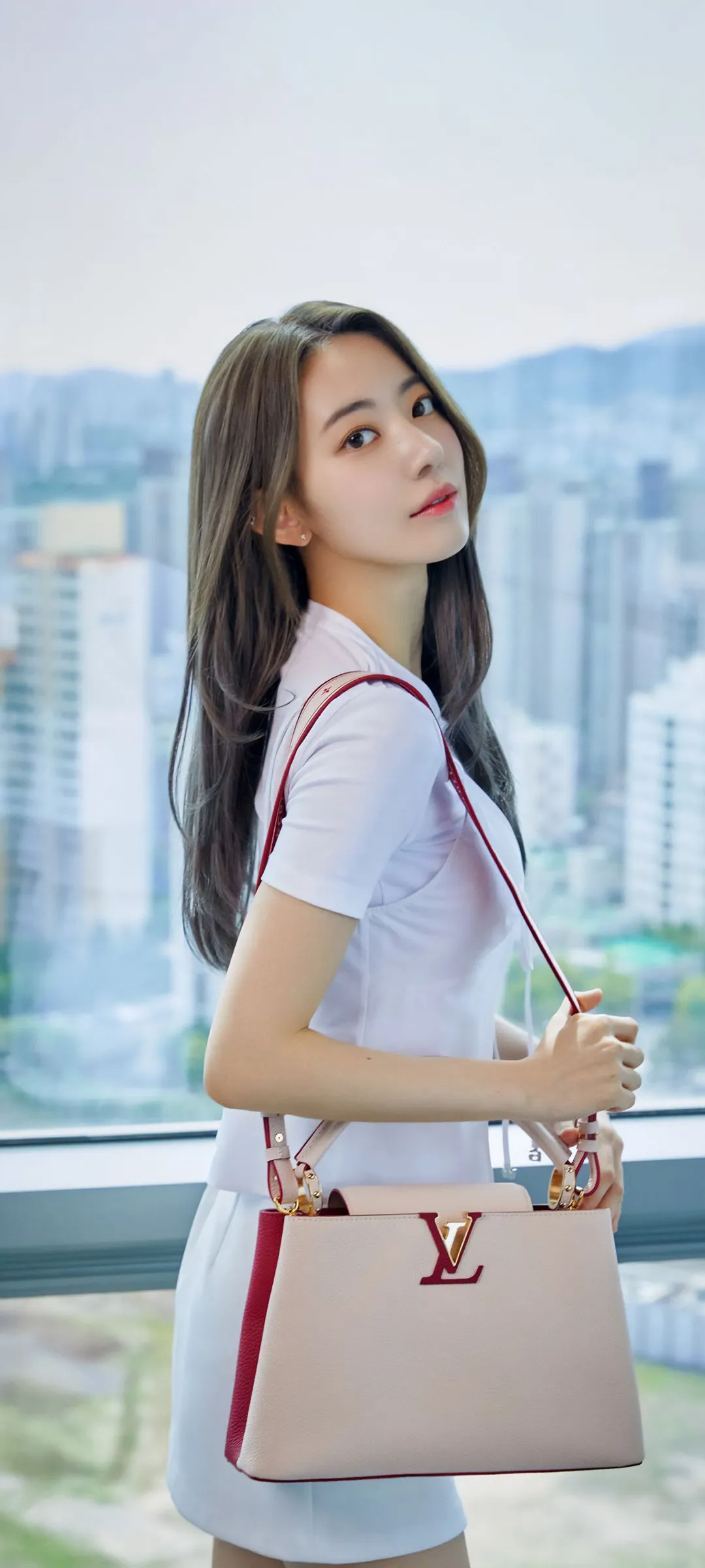 Fond d'écran de verrouillage mobile Sakura Miyawaki 4K HD télécharger — IZ*ONE, LE SSERAFIM