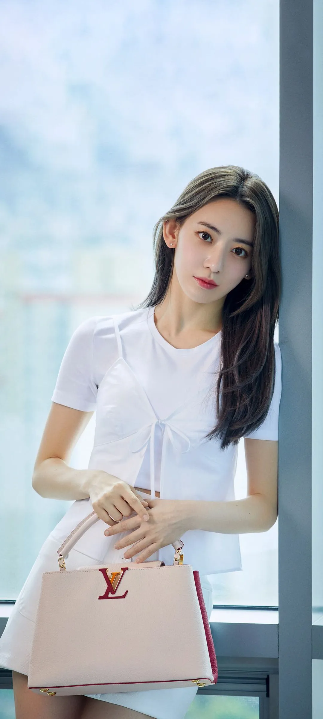 Fond d'écran de verrouillage mobile Sakura Miyawaki 4K HD télécharger — IZ*ONE, LE SSERAFIM