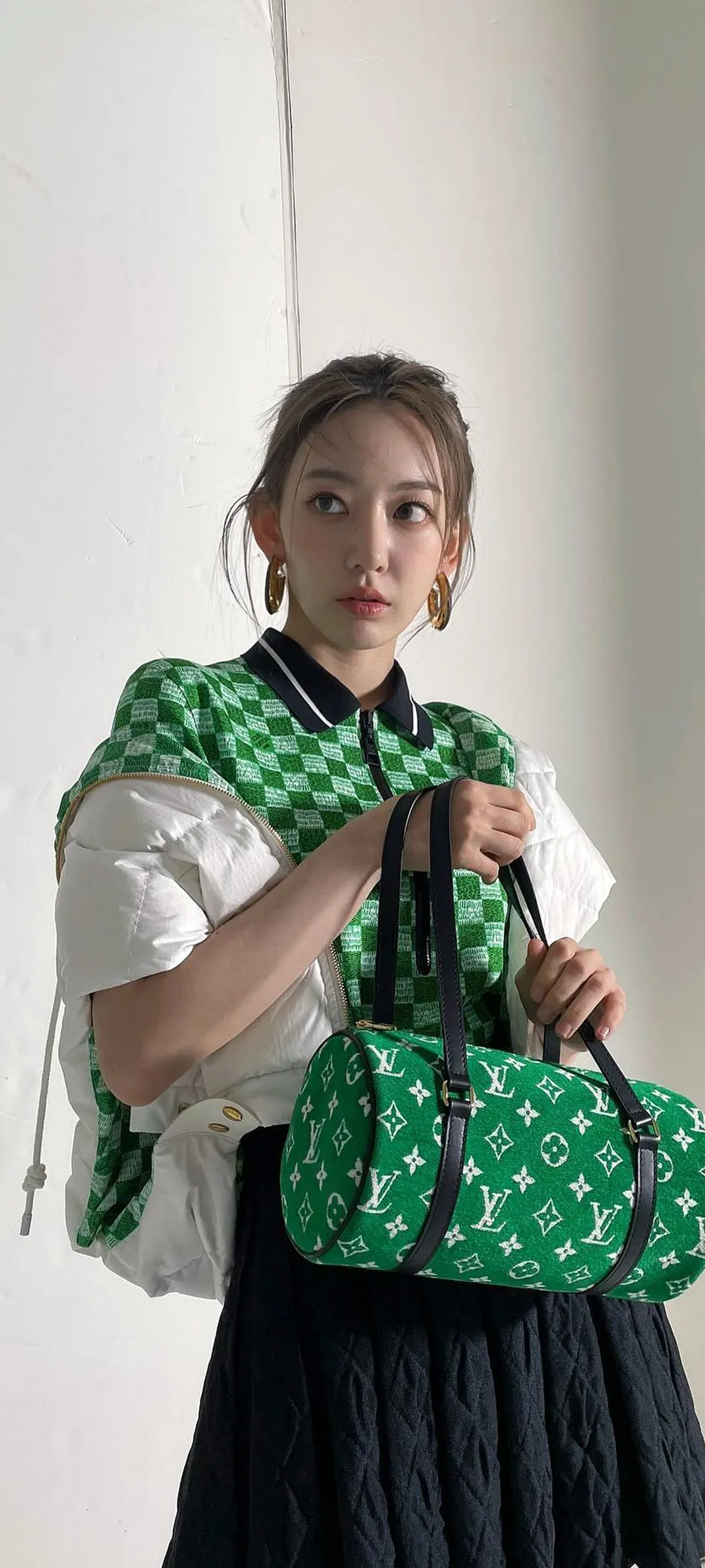 Fond d'écran de verrouillage mobile Sakura Miyawaki 4K HD télécharger — IZ*ONE, LE SSERAFIM