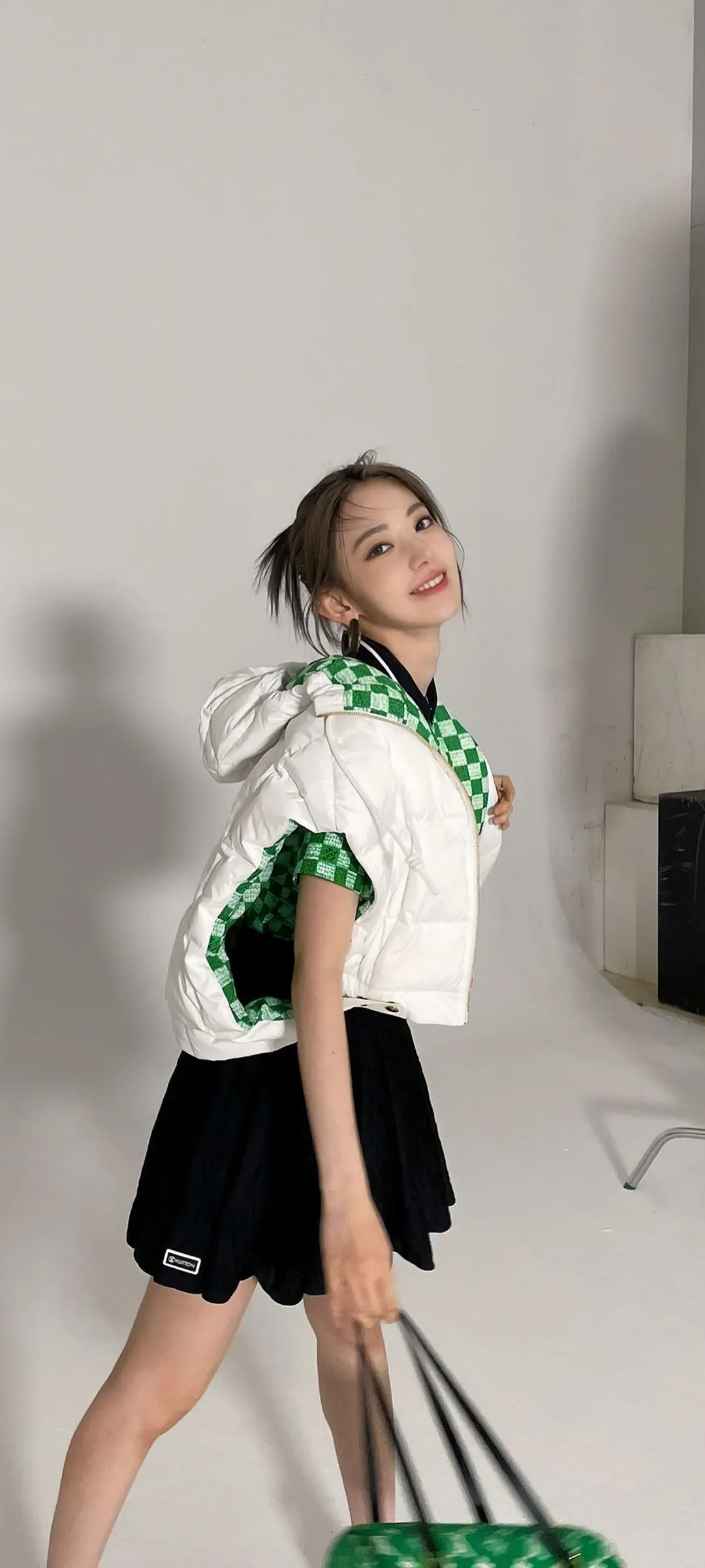 Fond d'écran de verrouillage mobile Sakura Miyawaki 4K HD télécharger — IZ*ONE, LE SSERAFIM