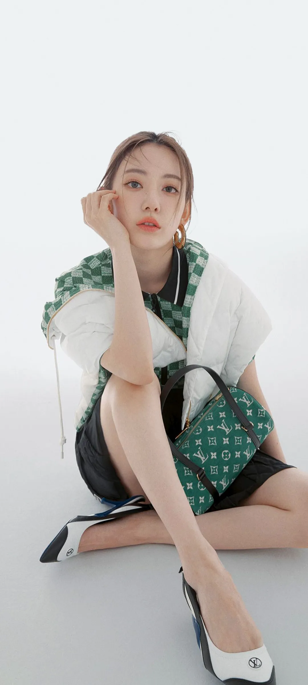 Fond d'écran de verrouillage mobile Sakura Miyawaki 4K HD télécharger — IZ*ONE, LE SSERAFIM