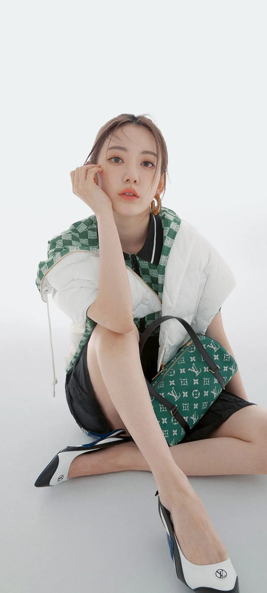 Fond d'écran de verrouillage mobile Sakura Miyawaki 4K HD télécharger — IZ*ONE, LE SSERAFIM