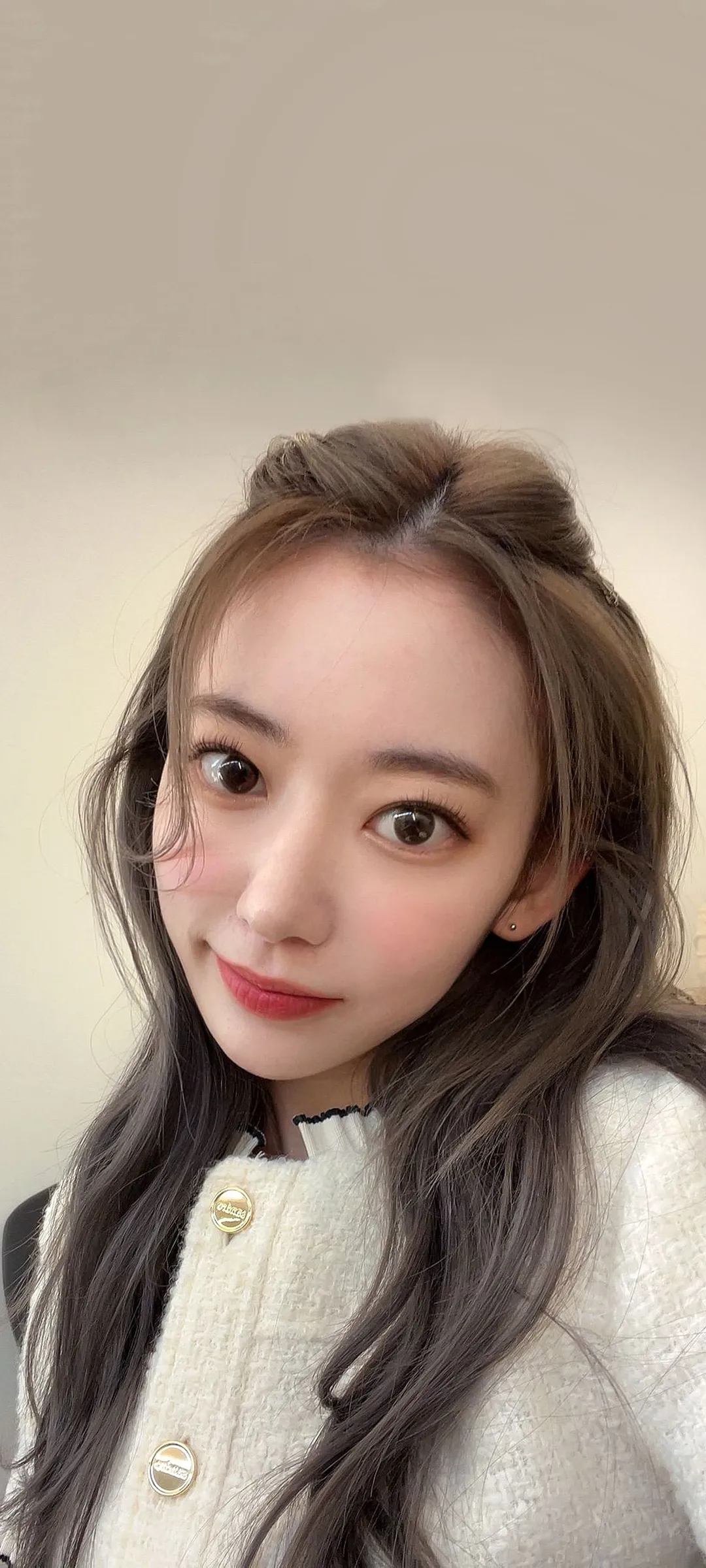 Fond d'écran de verrouillage mobile Sakura Miyawaki 4K HD télécharger — IZ*ONE, LE SSERAFIM