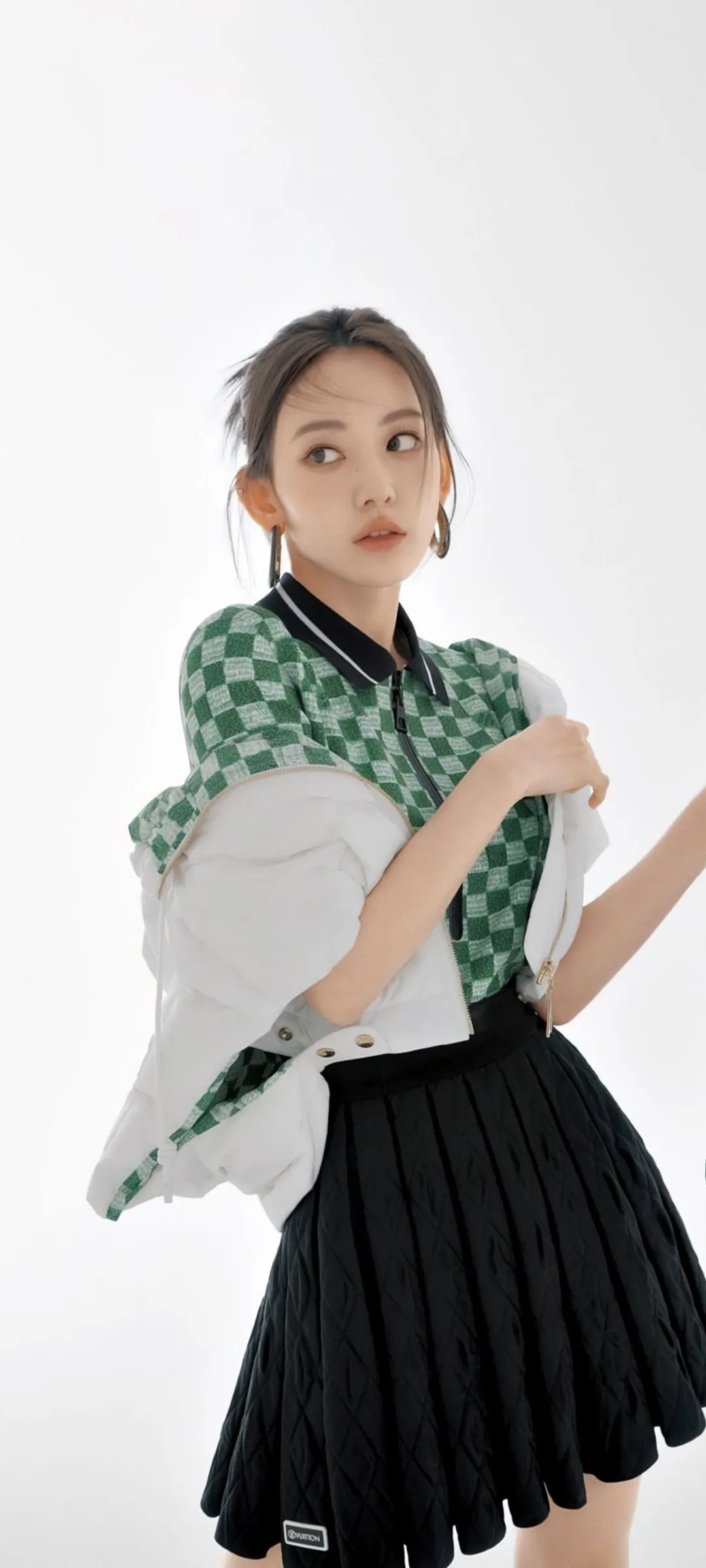 Fond d'écran de verrouillage mobile Sakura Miyawaki 4K HD télécharger — IZ*ONE, LE SSERAFIM