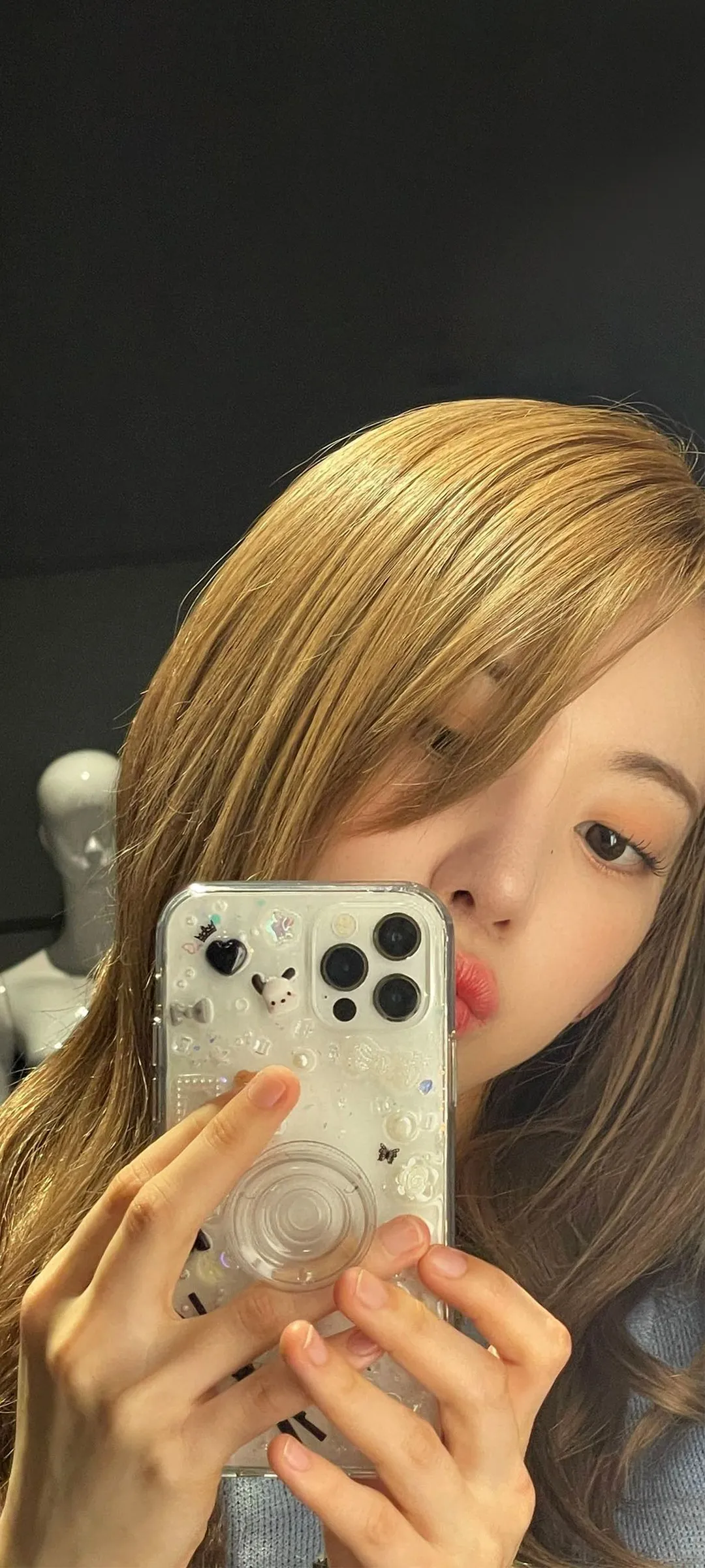 Fond d'écran de verrouillage mobile Sakura Miyawaki 4K HD télécharger — IZ*ONE, LE SSERAFIM