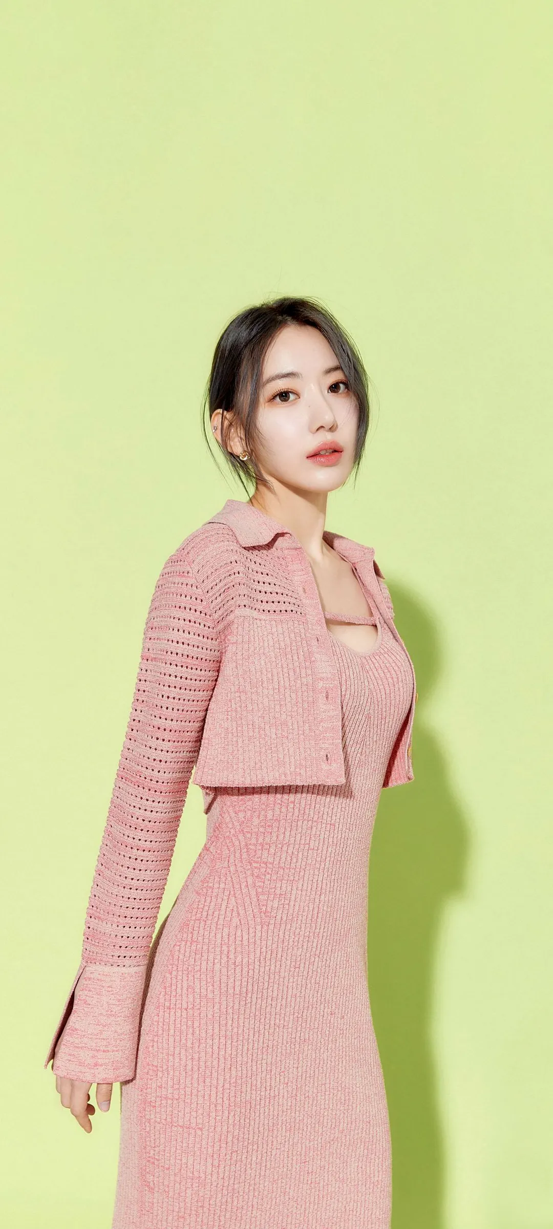 Fond d'écran de verrouillage mobile Sakura Miyawaki 4K HD télécharger — IZ*ONE, LE SSERAFIM