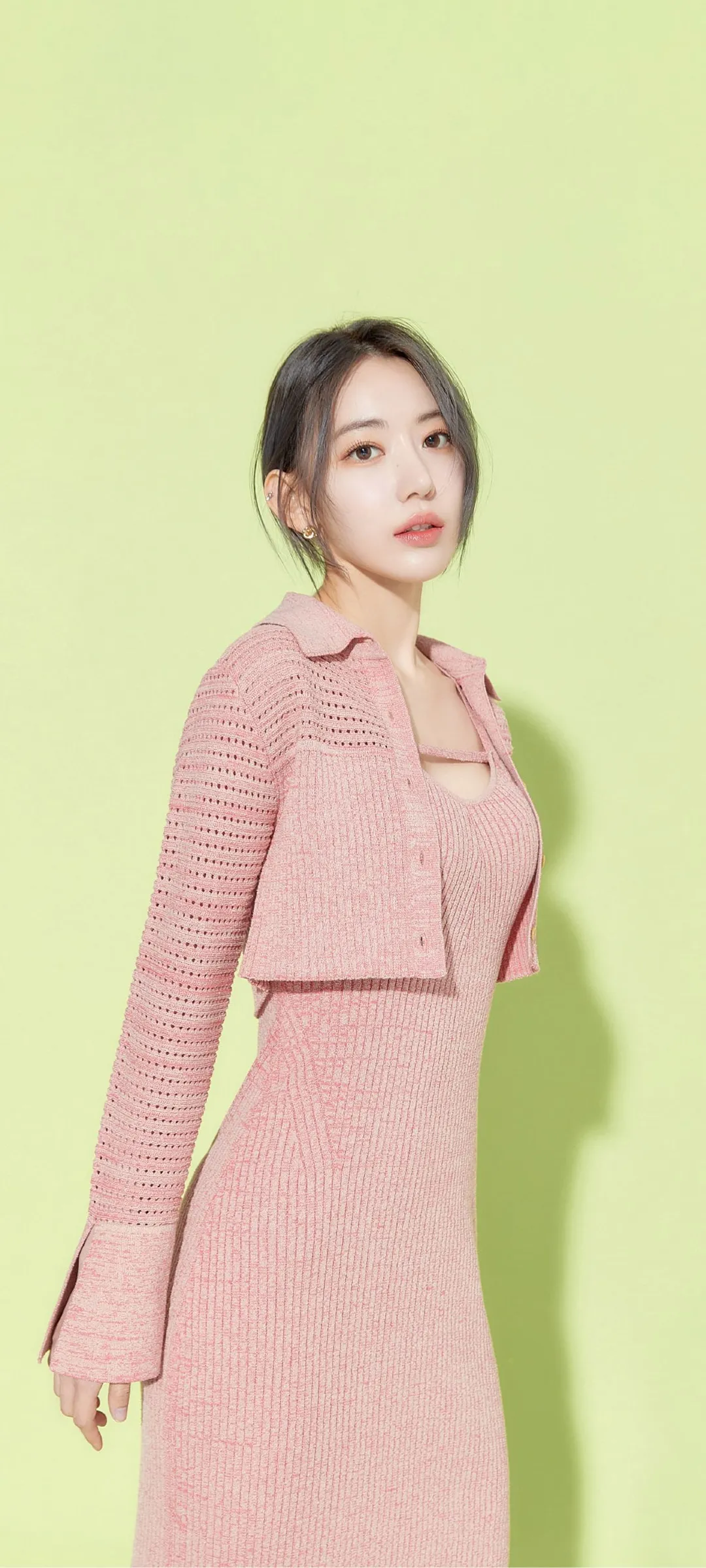 Fond d'écran de verrouillage mobile Sakura Miyawaki 4K HD télécharger — IZ*ONE, LE SSERAFIM