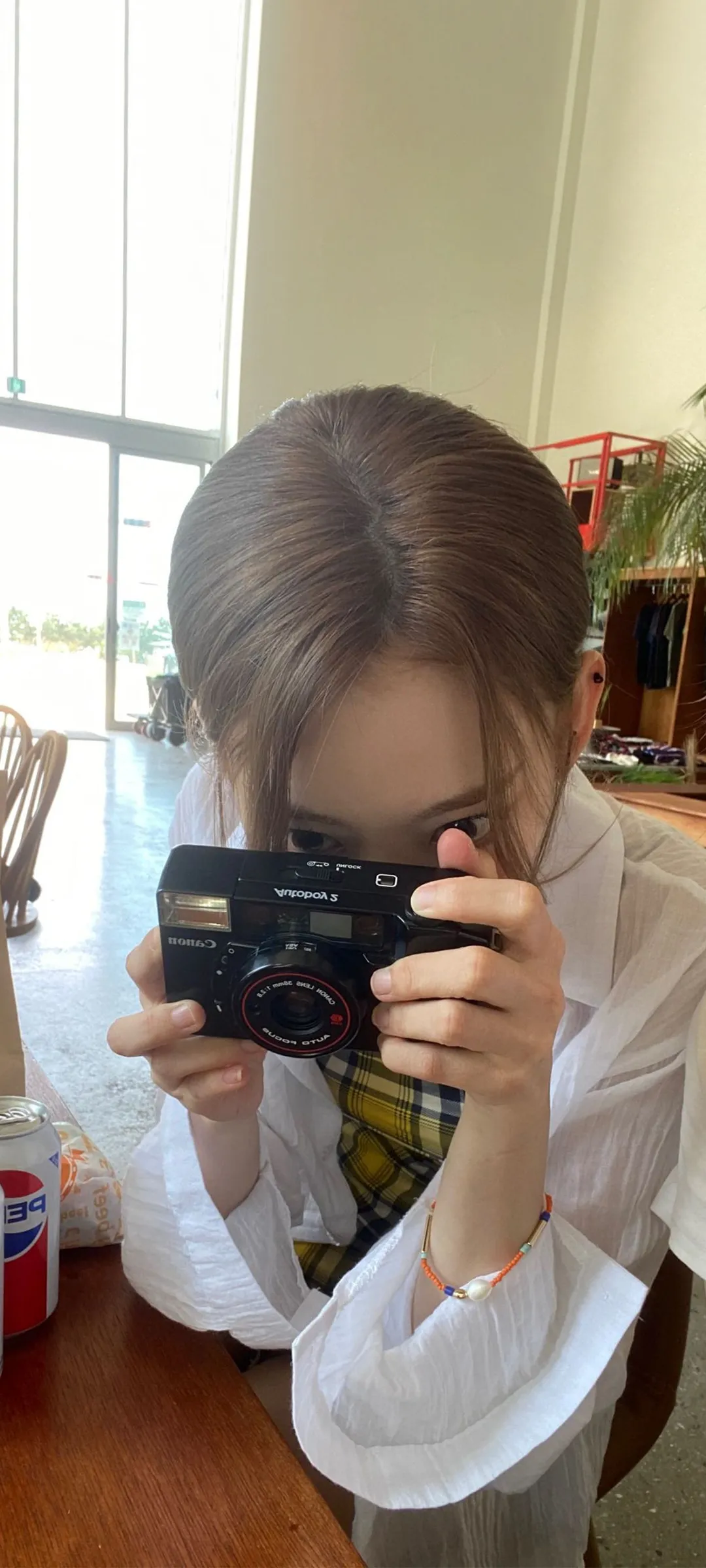 Fond d'écran de verrouillage mobile Sakura Miyawaki 4K HD télécharger — IZ*ONE, LE SSERAFIM