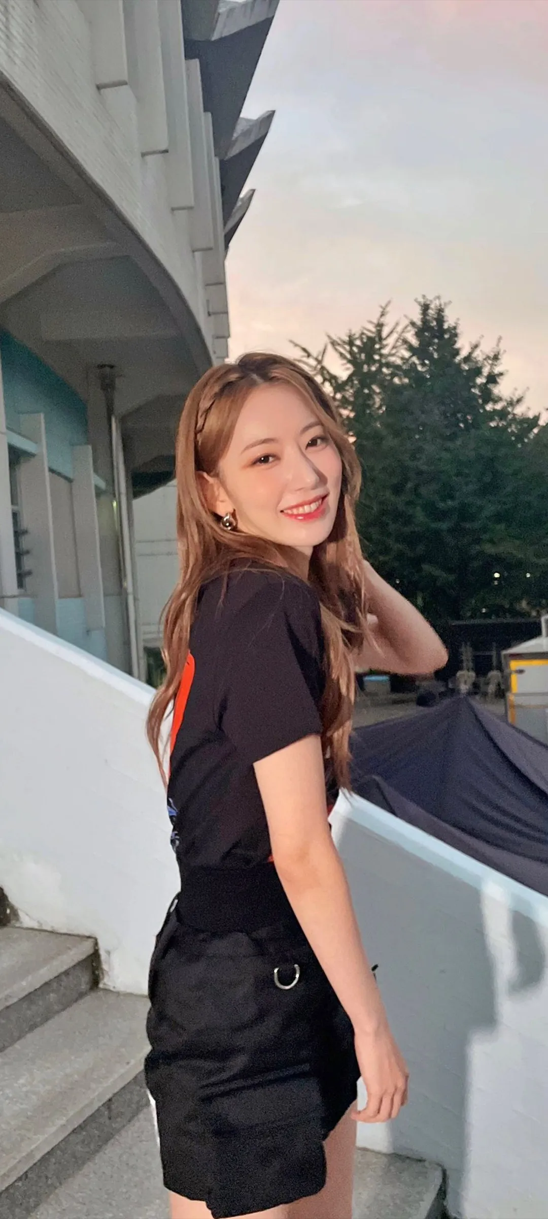 Fond d'écran de verrouillage mobile Sakura Miyawaki 4K HD télécharger — IZ*ONE, LE SSERAFIM