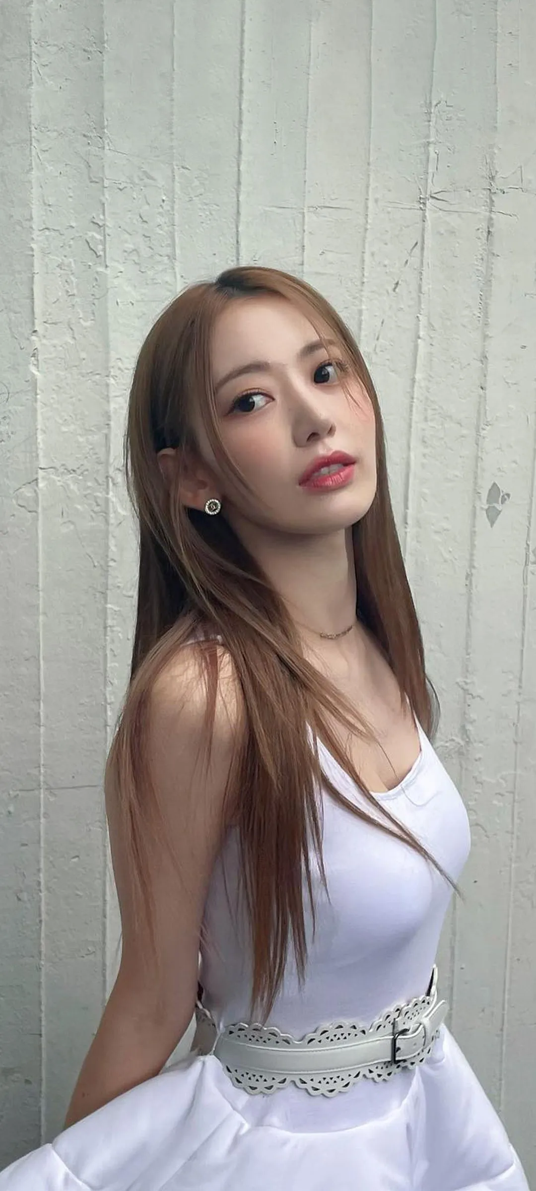 Fond d'écran de verrouillage mobile Sakura Miyawaki 4K HD télécharger — IZ*ONE, LE SSERAFIM