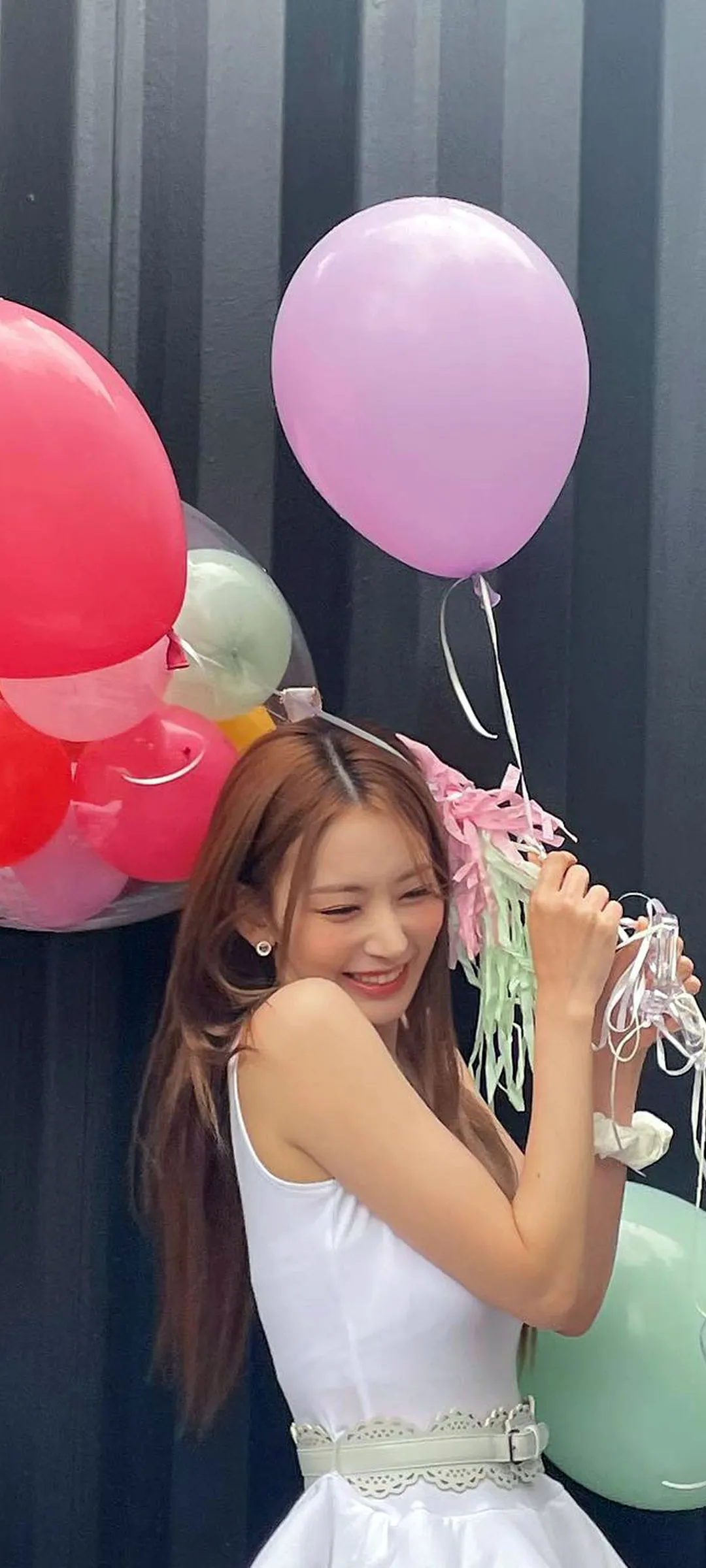Fond d'écran de verrouillage mobile Sakura Miyawaki 4K HD télécharger — IZ*ONE, LE SSERAFIM