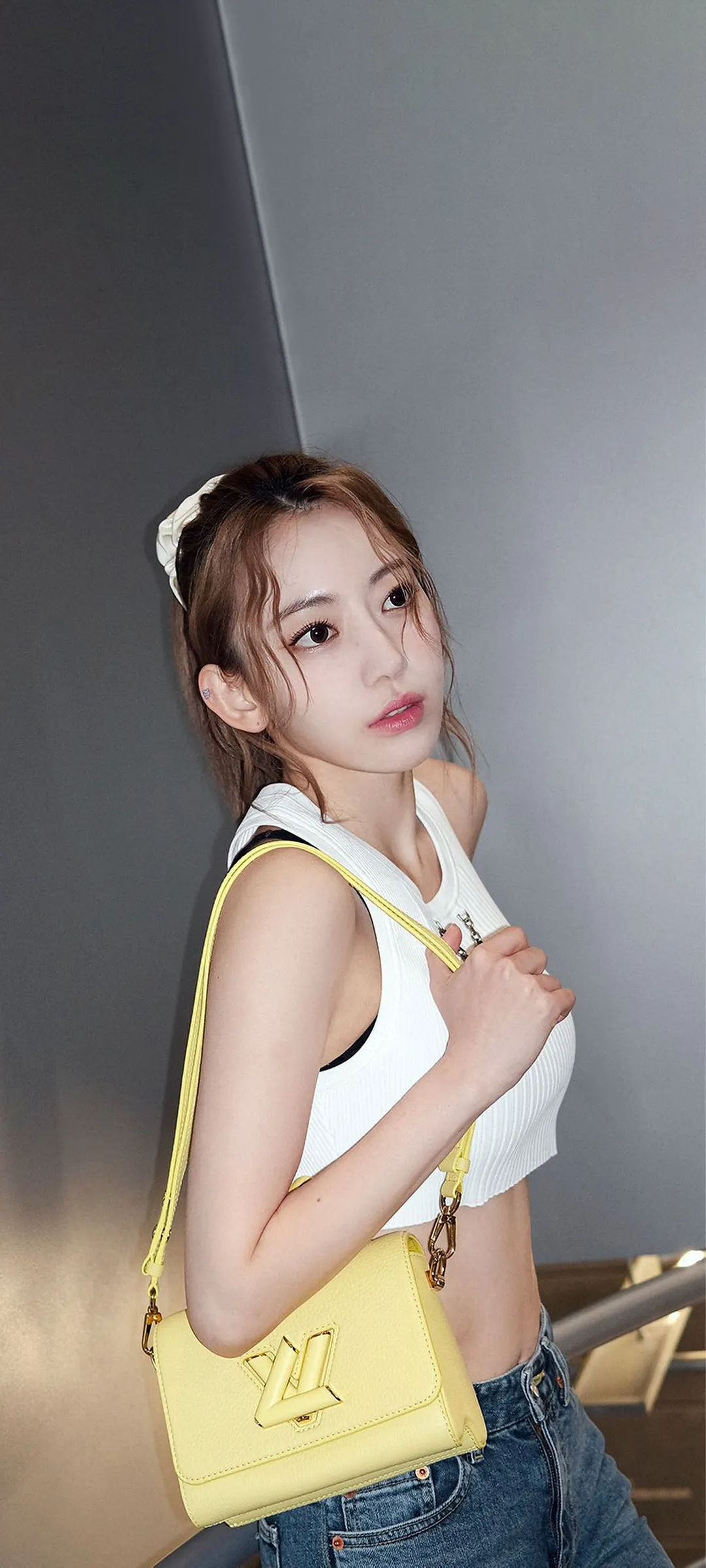 Fond d'écran de verrouillage mobile Sakura Miyawaki 4K HD télécharger — IZ*ONE, LE SSERAFIM