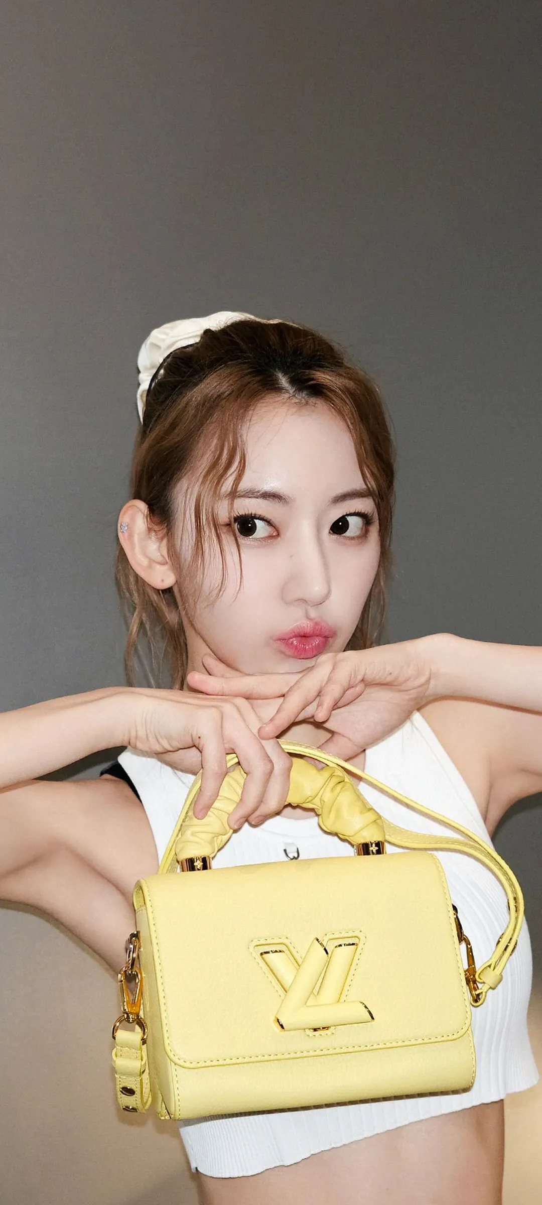 Fond d'écran de verrouillage mobile Sakura Miyawaki 4K HD télécharger — IZ*ONE, LE SSERAFIM