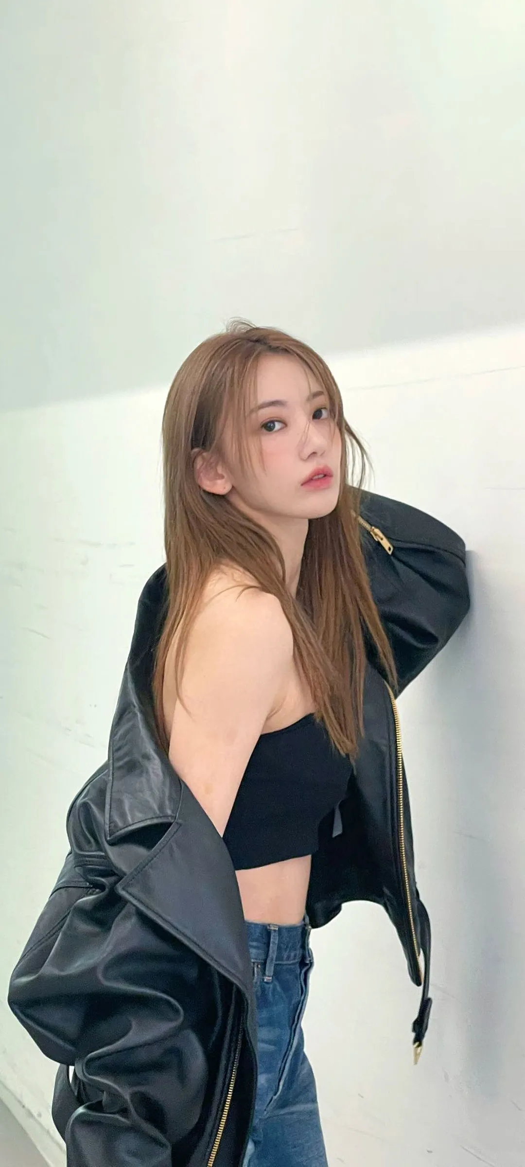Fond d'écran de verrouillage mobile Sakura Miyawaki 4K HD télécharger — IZ*ONE, LE SSERAFIM