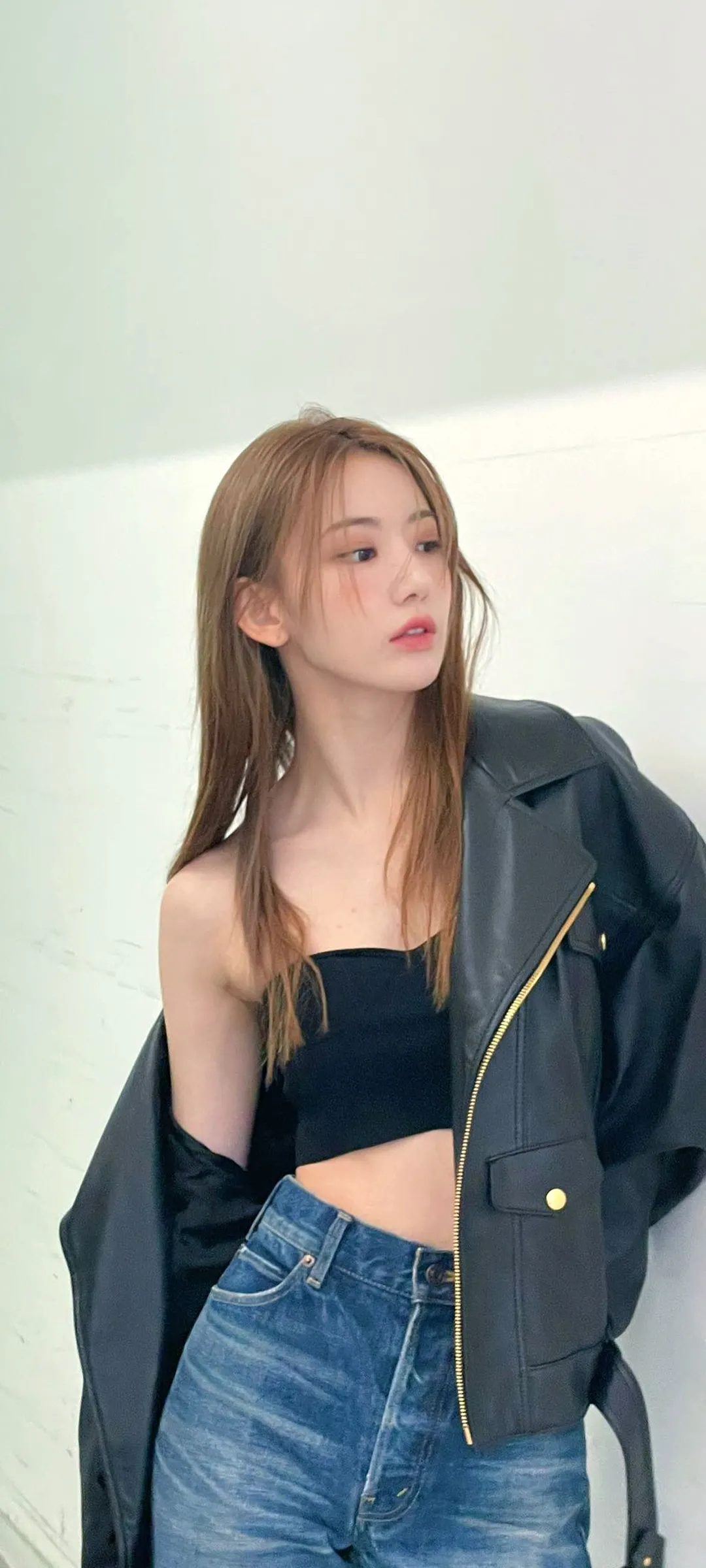 Fond d'écran de verrouillage mobile Sakura Miyawaki 4K HD télécharger — IZ*ONE, LE SSERAFIM