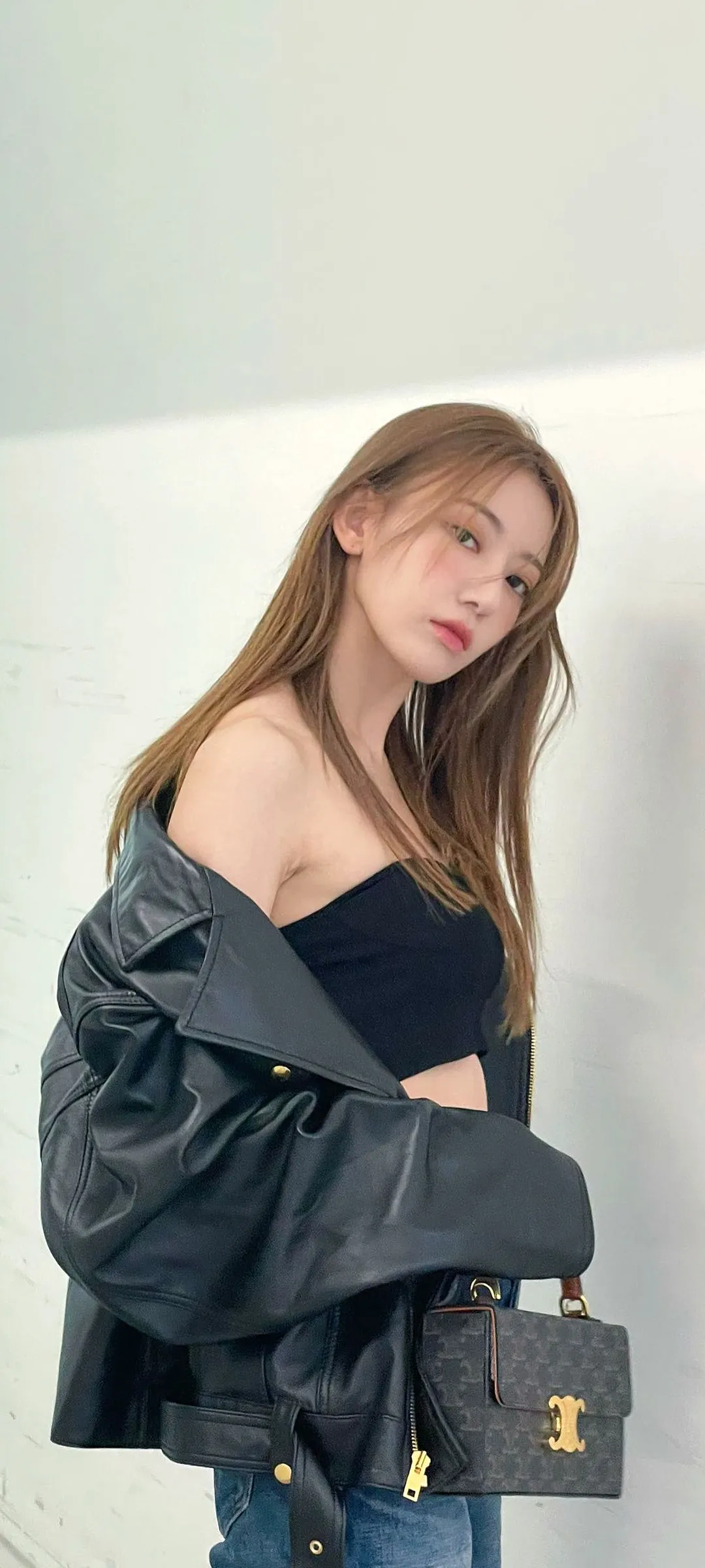 Fond d'écran de verrouillage mobile Sakura Miyawaki 4K HD télécharger — IZ*ONE, LE SSERAFIM