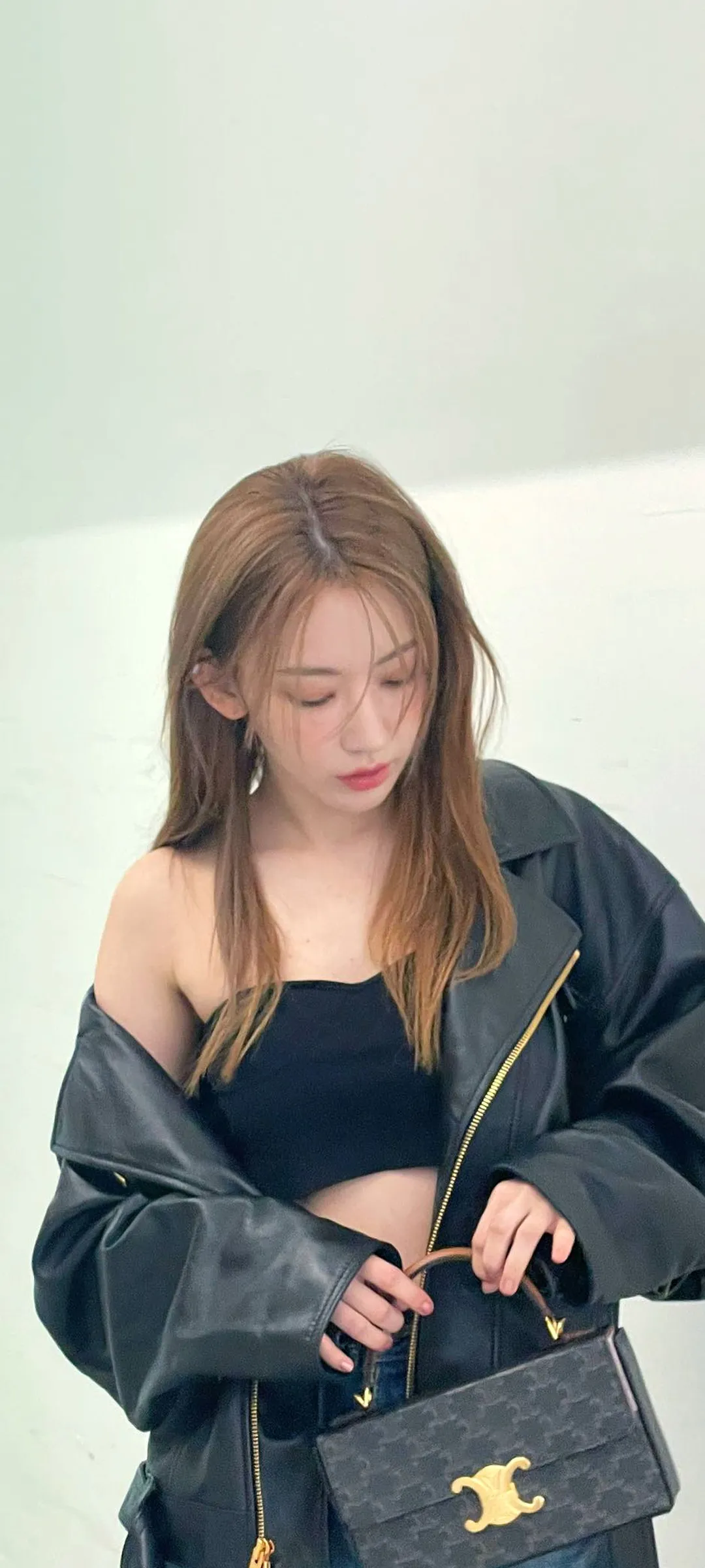 Fond d'écran de verrouillage mobile Sakura Miyawaki 4K HD télécharger — IZ*ONE, LE SSERAFIM
