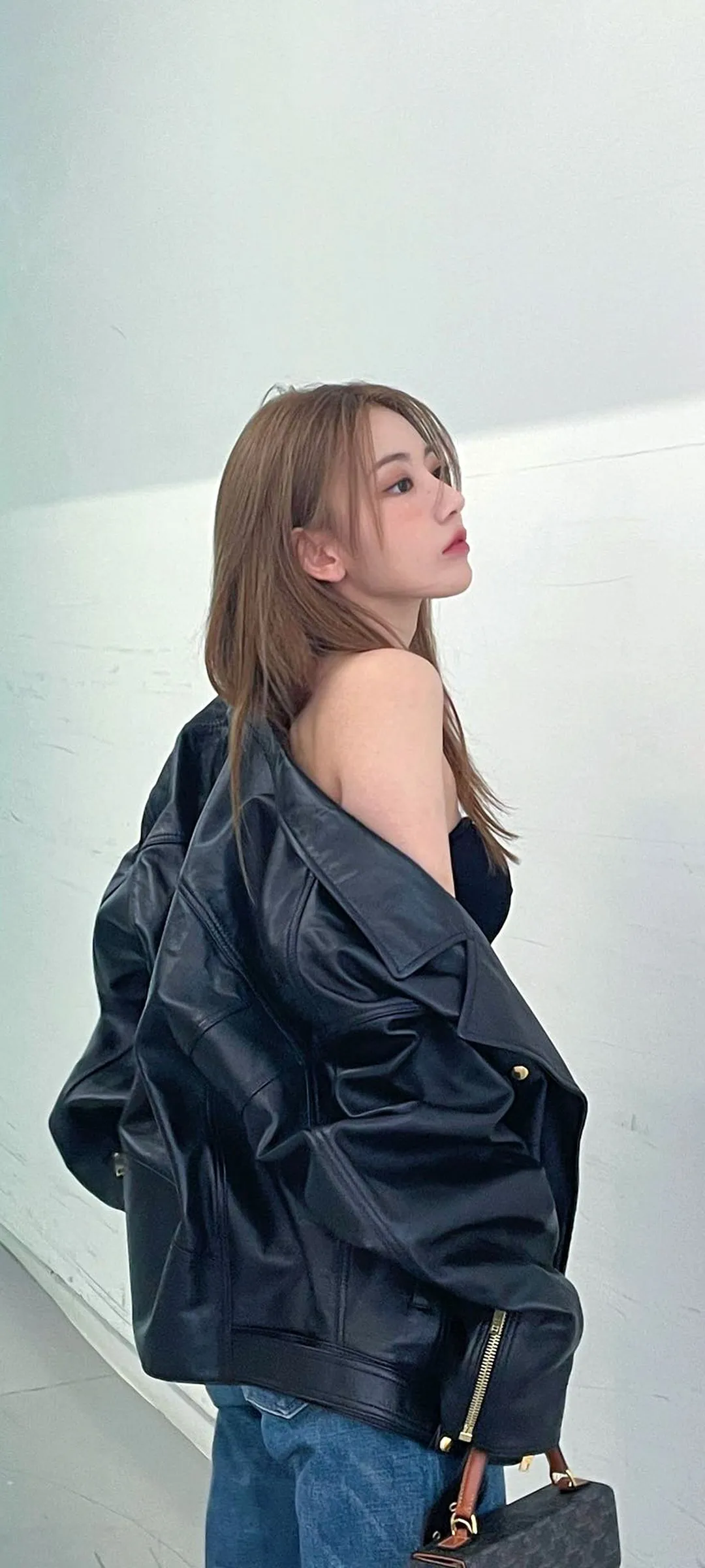 Fond d'écran de verrouillage mobile Sakura Miyawaki 4K HD télécharger — IZ*ONE, LE SSERAFIM