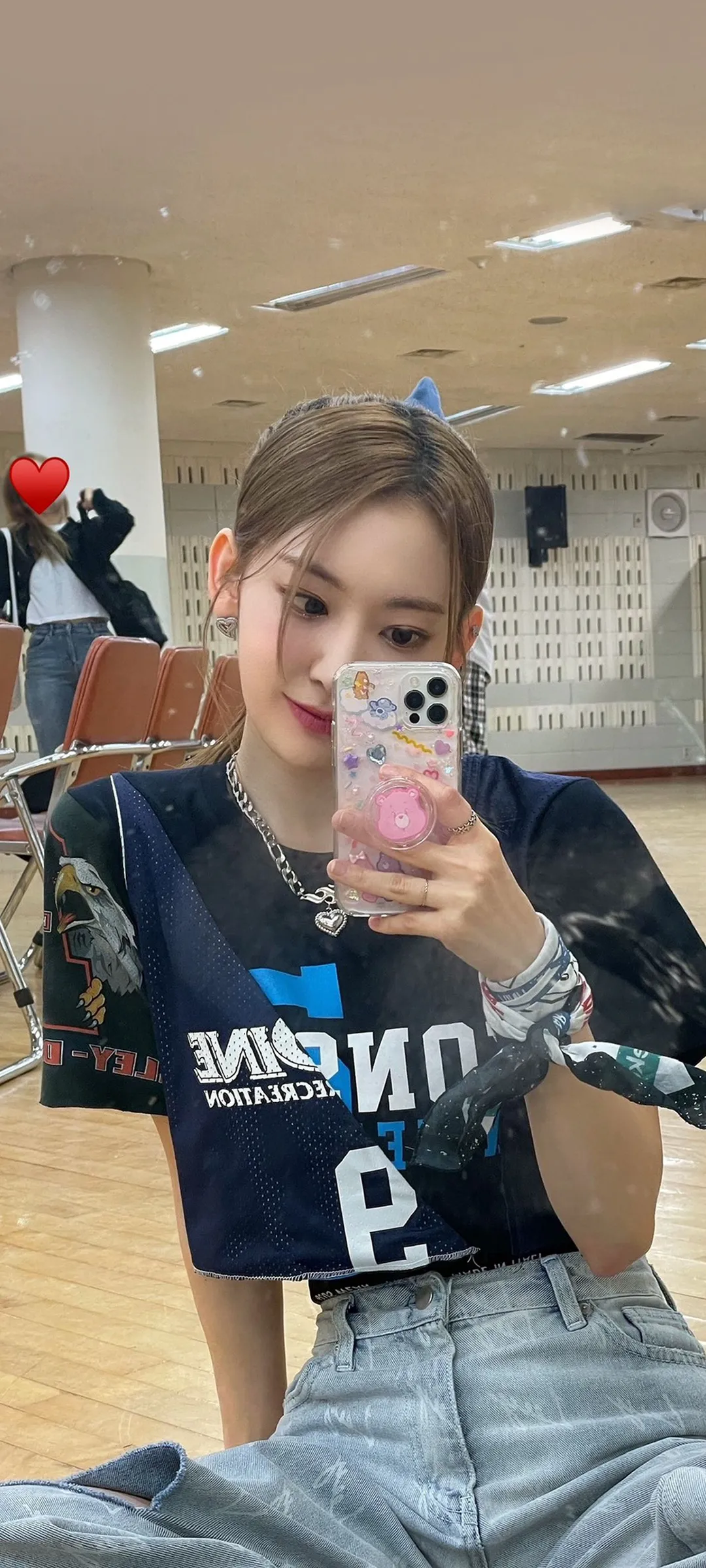 Fond d'écran de verrouillage mobile Sakura Miyawaki 4K HD télécharger — IZ*ONE, LE SSERAFIM