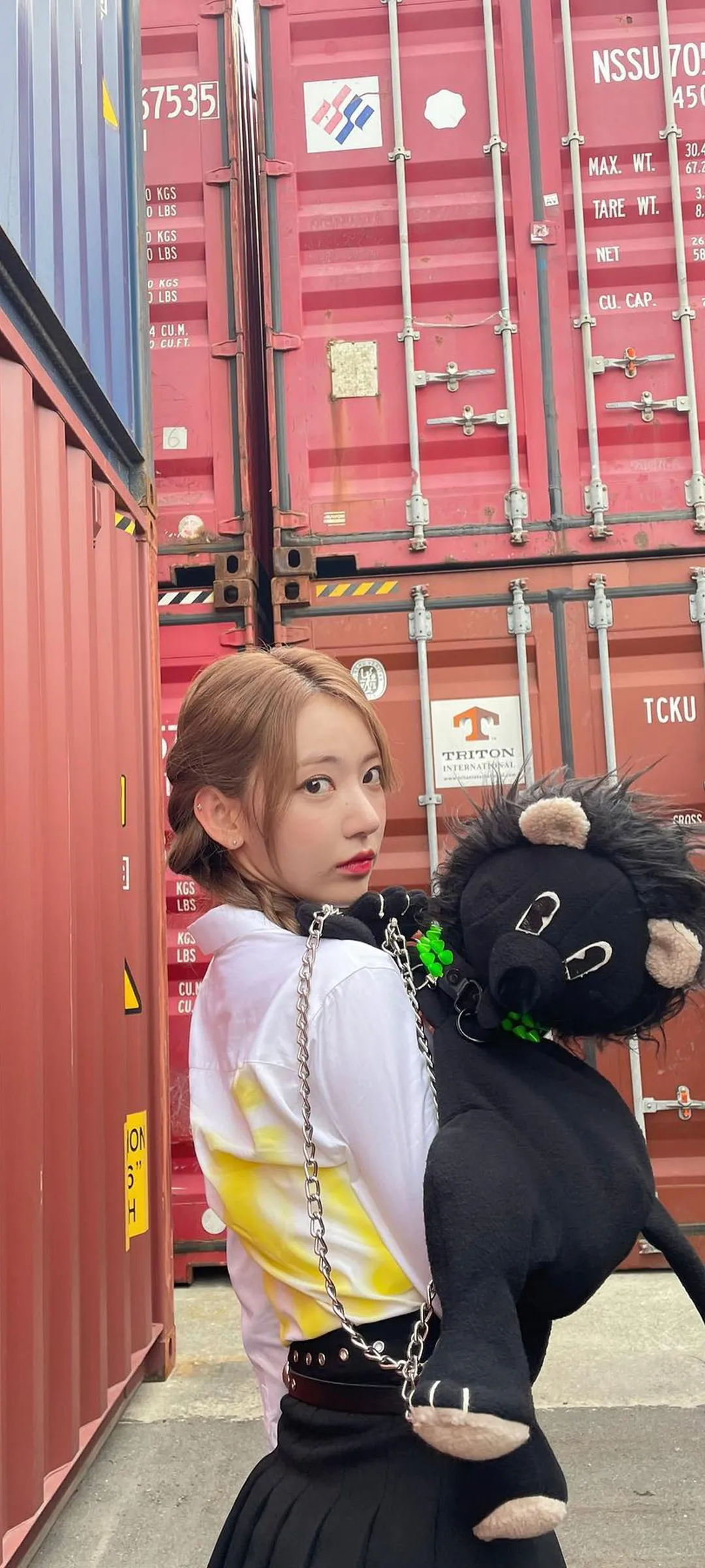 Fond d'écran de verrouillage mobile Sakura Miyawaki 4K HD télécharger — IZ*ONE, LE SSERAFIM