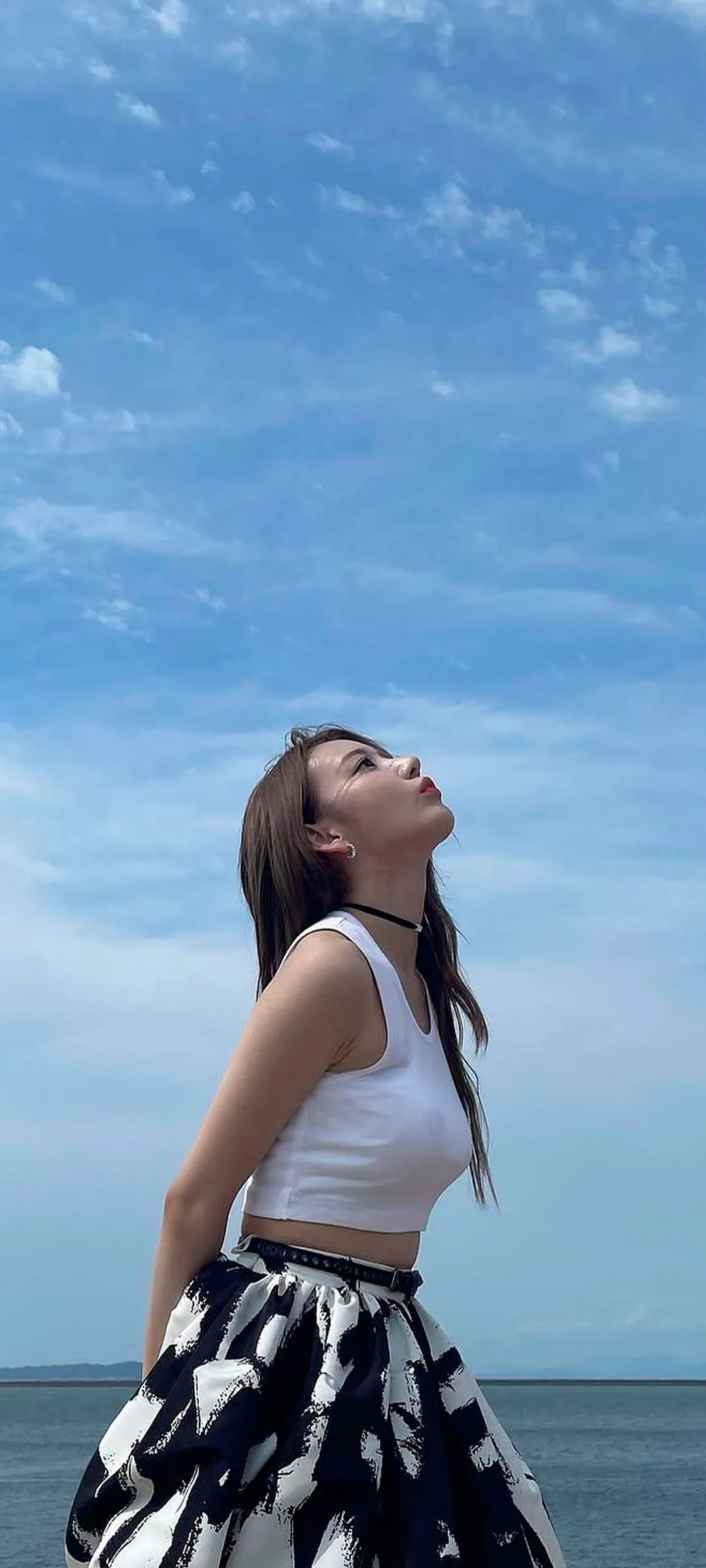 Fond d'écran de verrouillage mobile Sakura Miyawaki 4K HD télécharger — IZ*ONE, LE SSERAFIM