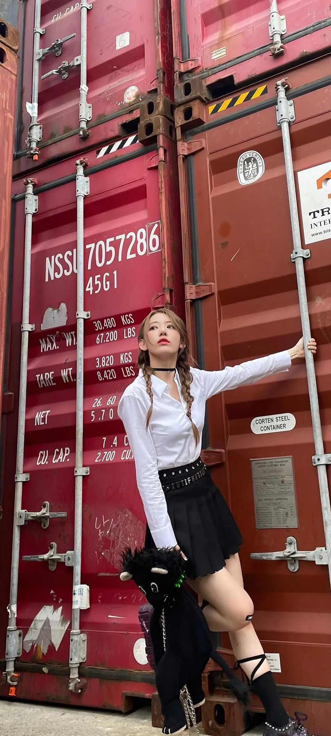 Fond d'écran de verrouillage mobile Sakura Miyawaki 4K HD télécharger — IZ*ONE, LE SSERAFIM
