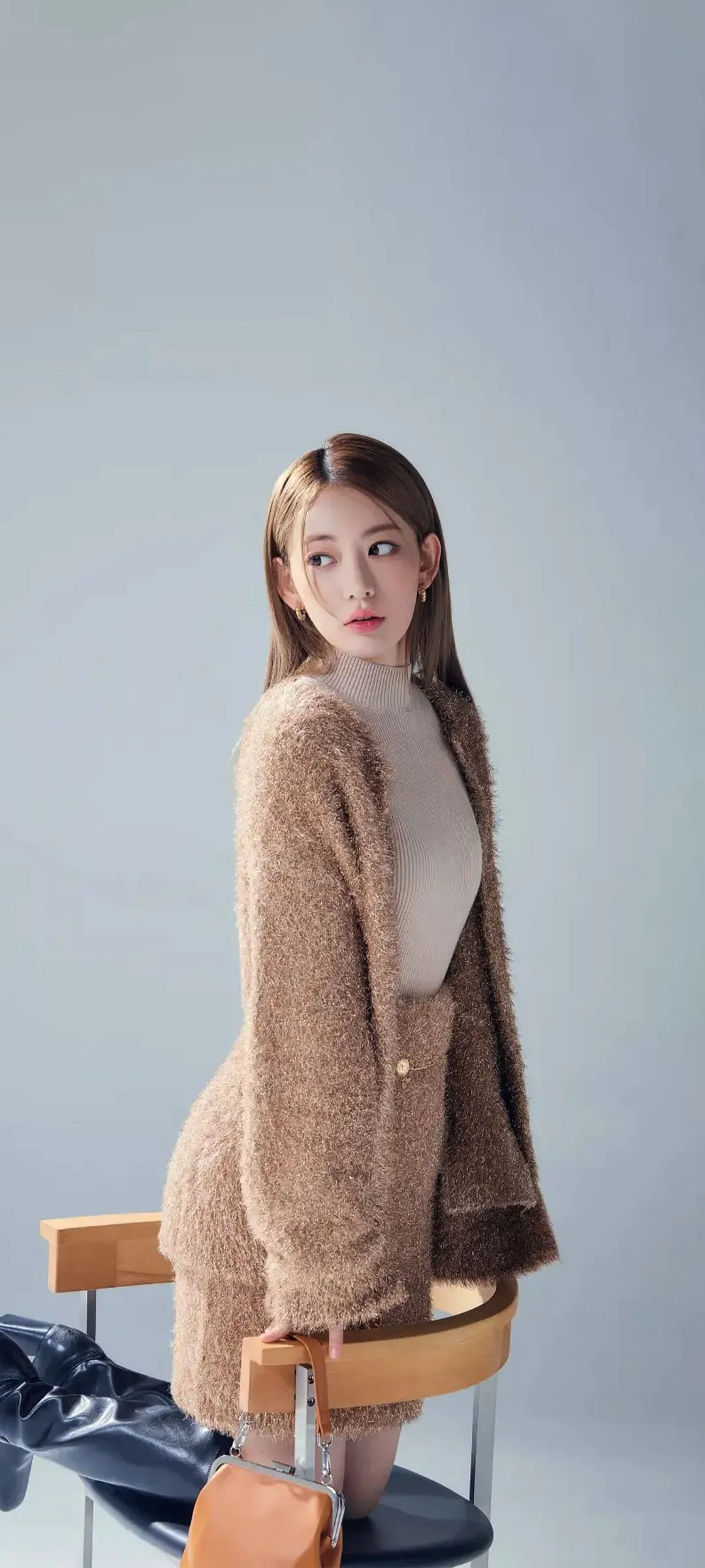 Fond d'écran de verrouillage mobile Sakura Miyawaki 4K HD télécharger — IZ*ONE, LE SSERAFIM