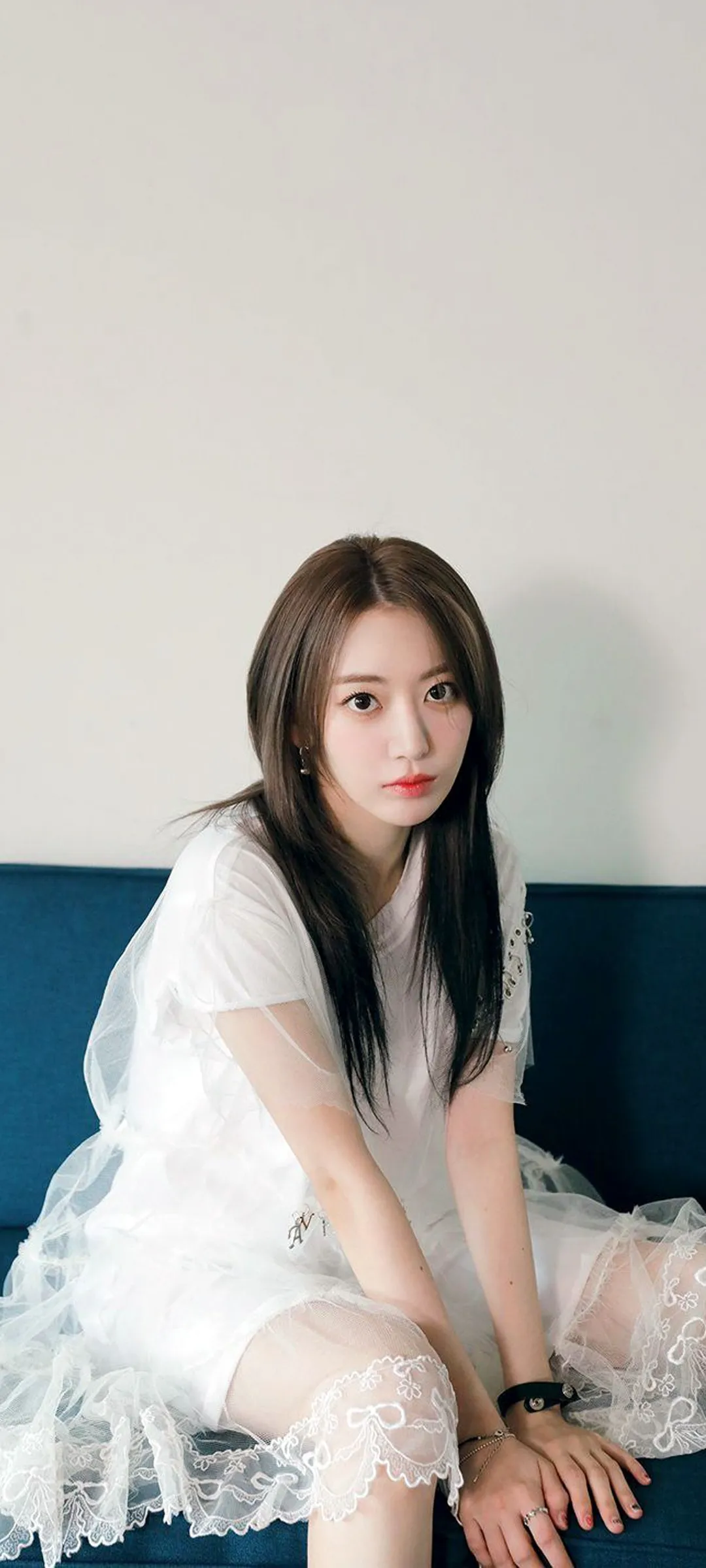 Fond d'écran de verrouillage mobile Sakura Miyawaki 4K HD télécharger — IZ*ONE, LE SSERAFIM