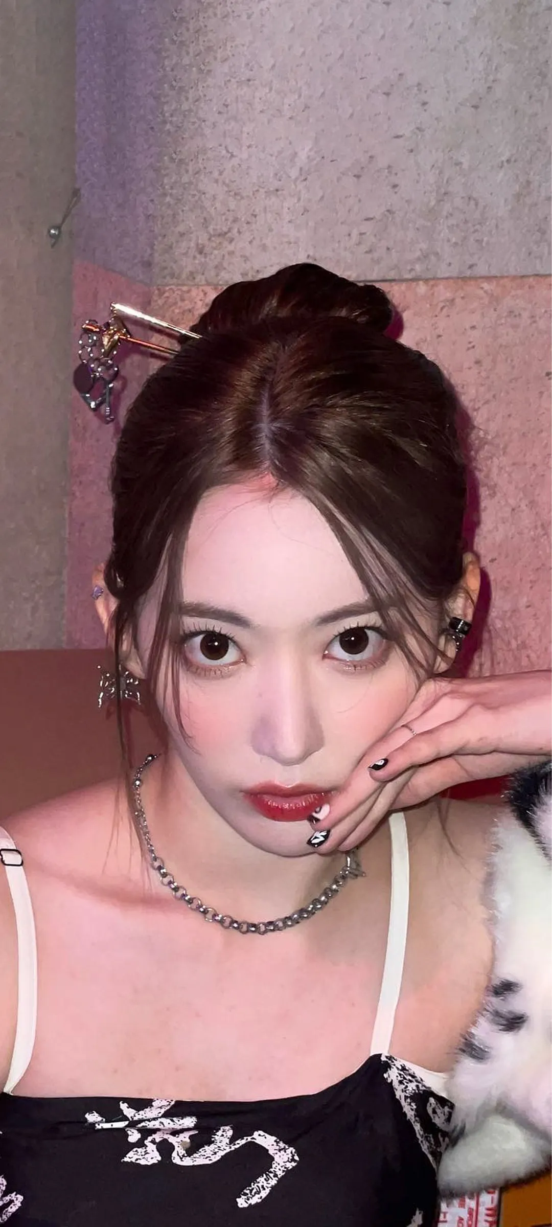 Fond d'écran de verrouillage mobile Sakura Miyawaki 4K HD télécharger — IZ*ONE, LE SSERAFIM